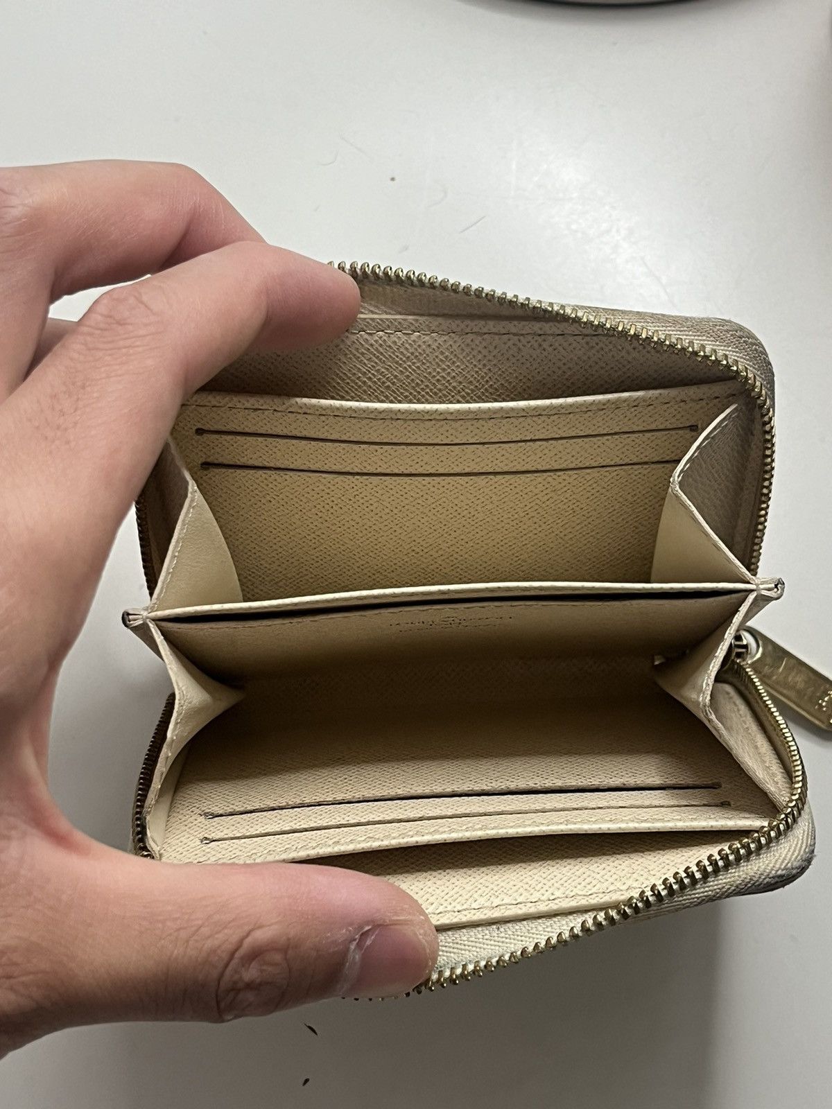 Louis Vuitton Louis Vuitton 2013 Damier Azur Pattern Zippy Coin Purse Size ONE SIZE - 9 Thumbnail