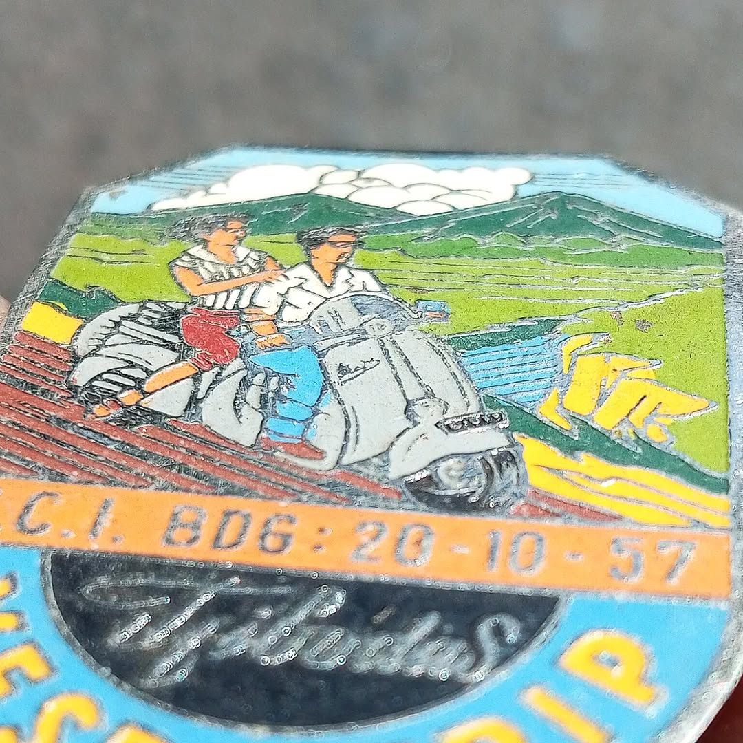 Vintage Vintage Pin vespa lambretta euro scooter Size ONE SIZE - 5 Thumbnail