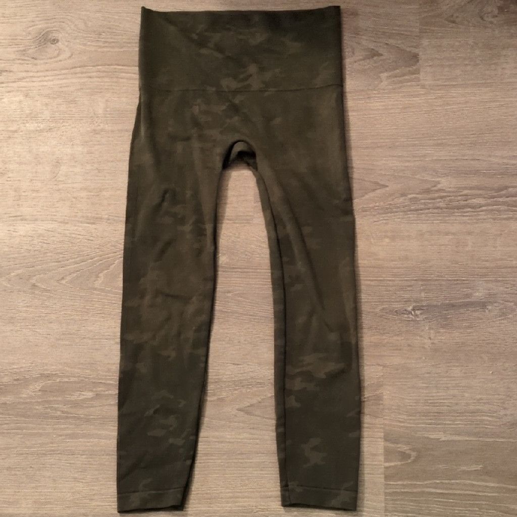 Other Bagatelle Green Camo Seamless Leggings Size Small Size 25" / US 0 / IT 36 - 2 Thumbnail