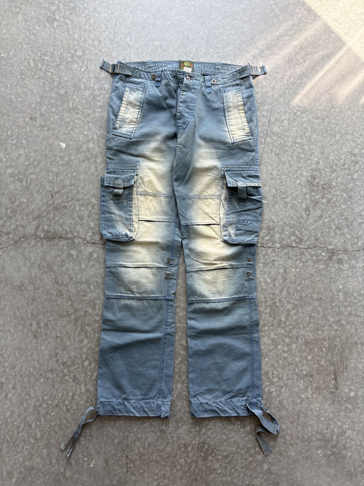 Vintage Vintage Y2K Baggy Cargo Pants Faded Skater 32x32 Size US 32 / EU 48 - 1 Thumbnail