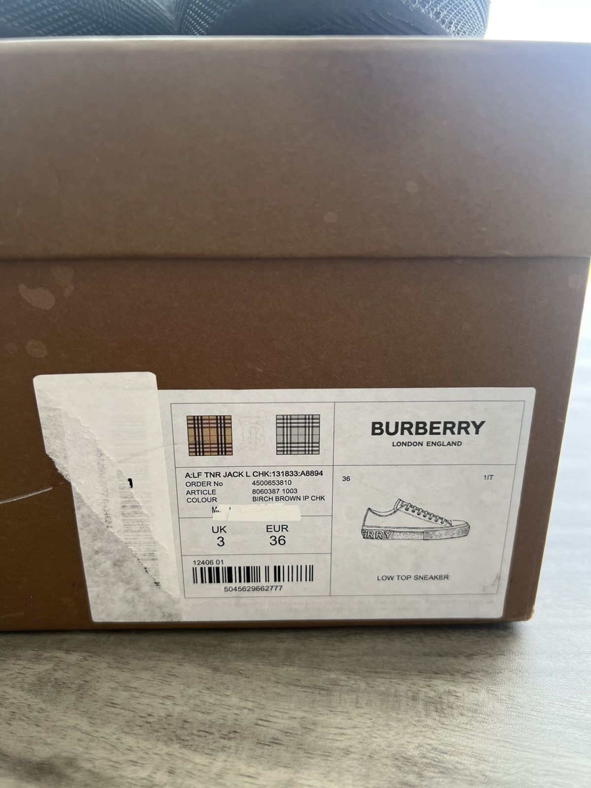 Burberry $650 Burberry Check Low Canvas Sneaker Size 6 Womens (EU 36) Size US 6 / IT 36 - 9 Thumbnail