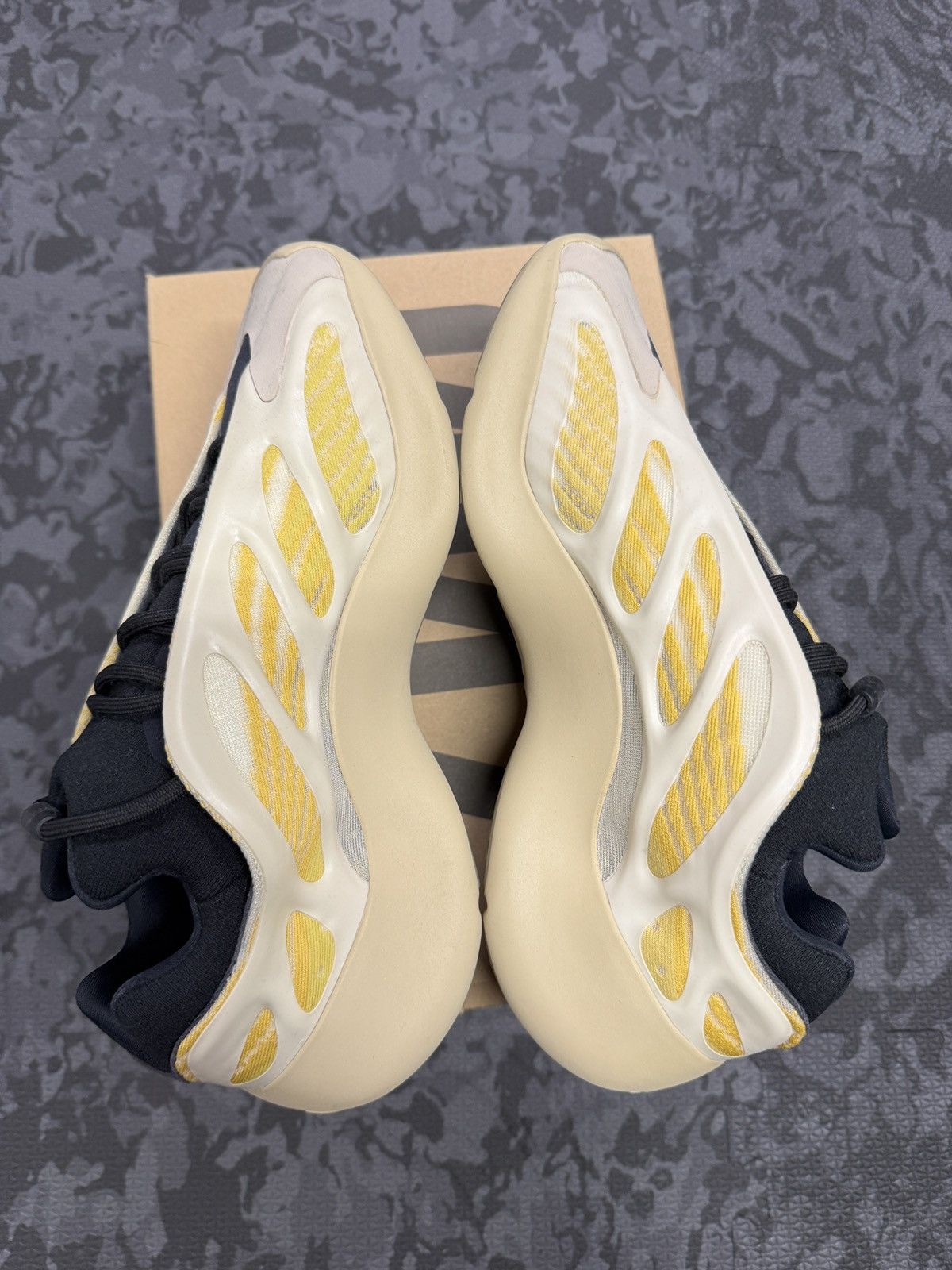 Adidas Yeezy 700 Safflower Size US 10.5 / EU 43-44 - 6 Thumbnail