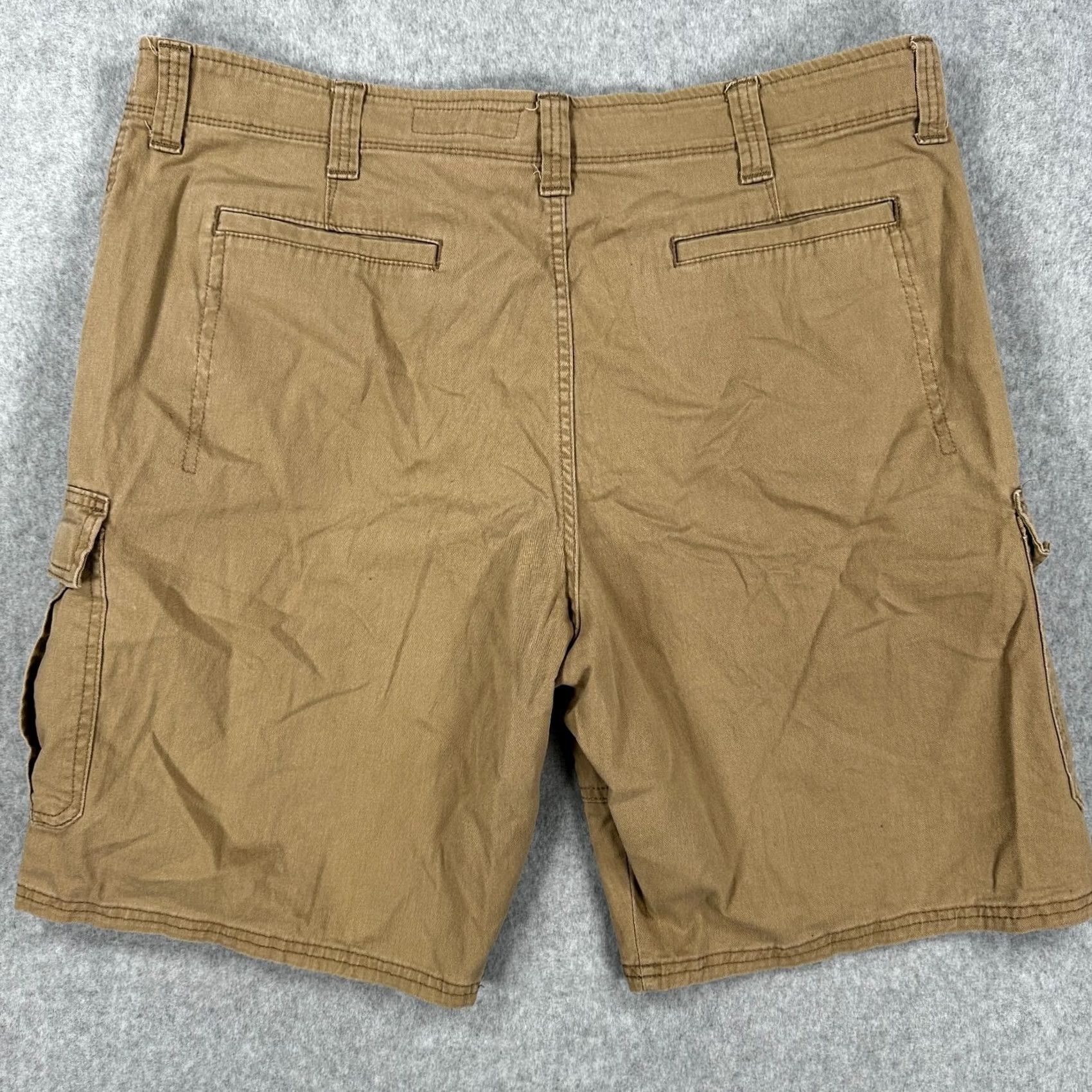 Wrangler VINTAGE Wrangler Authentic Cargo Shorts Brown Men's 42 Flat Front Relaxed Fit Brown Cargo Shorts Men 42 Inseam 9 Brown Wrangler Cargo Short Mens Size US 42 / EU 58 - 2 Thumbnail