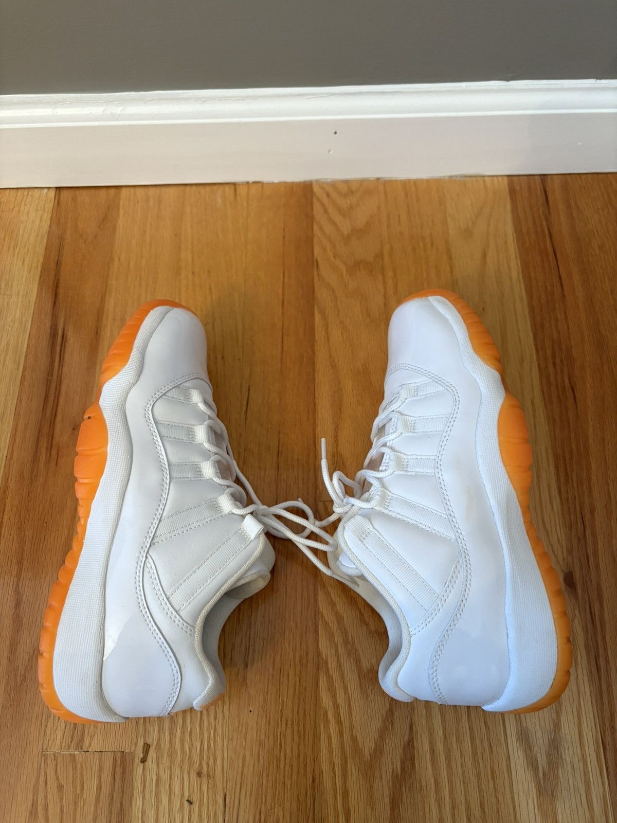 Nike Nike Air Jordan 11 Retro Low GS 580521-139 Citrus Size 6.5Y Size US 6.5 / EU 39-40 - 4 Thumbnail