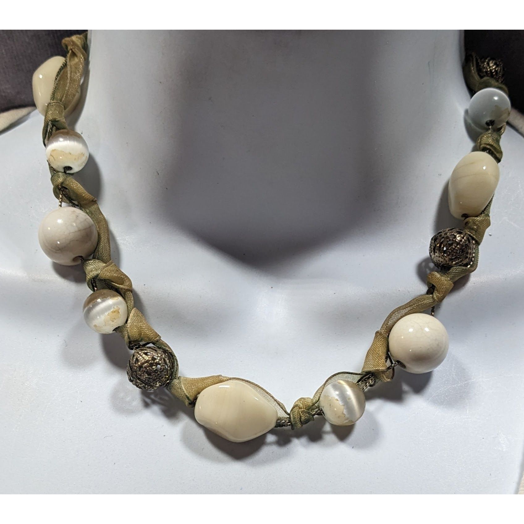 Liz Claiborne Liz Claiborne Beige And White Beaded Ribbon Necklace Size ONE SIZE - 2 Thumbnail