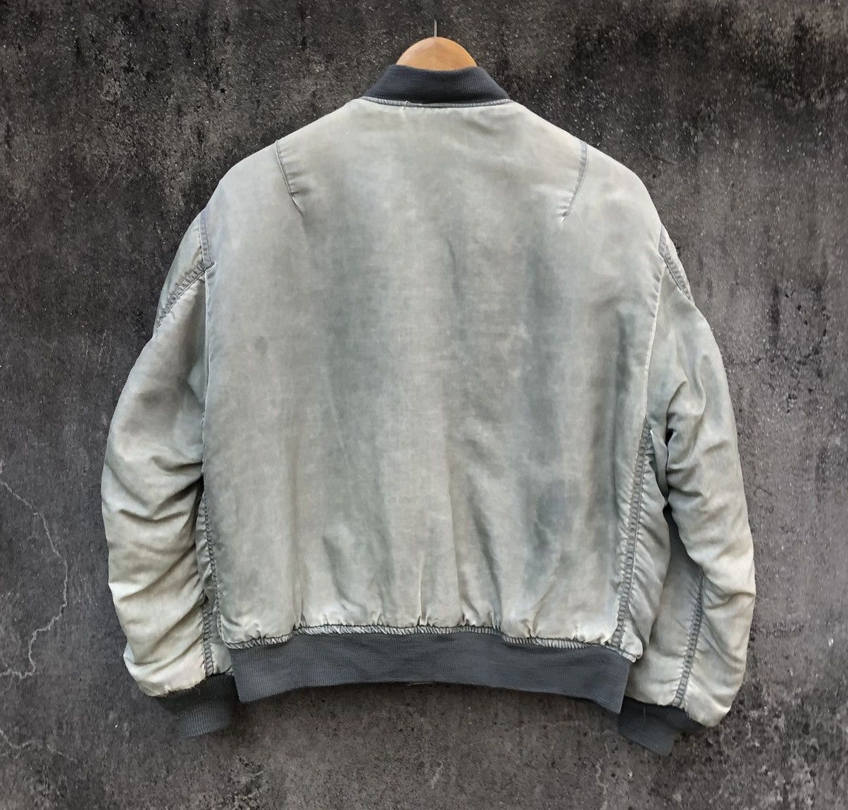 Vintage Vintage Sun Faded Ma-1 Bomber Jacket by Unique Size US L / EU 52-54 / 3 - 5 Thumbnail