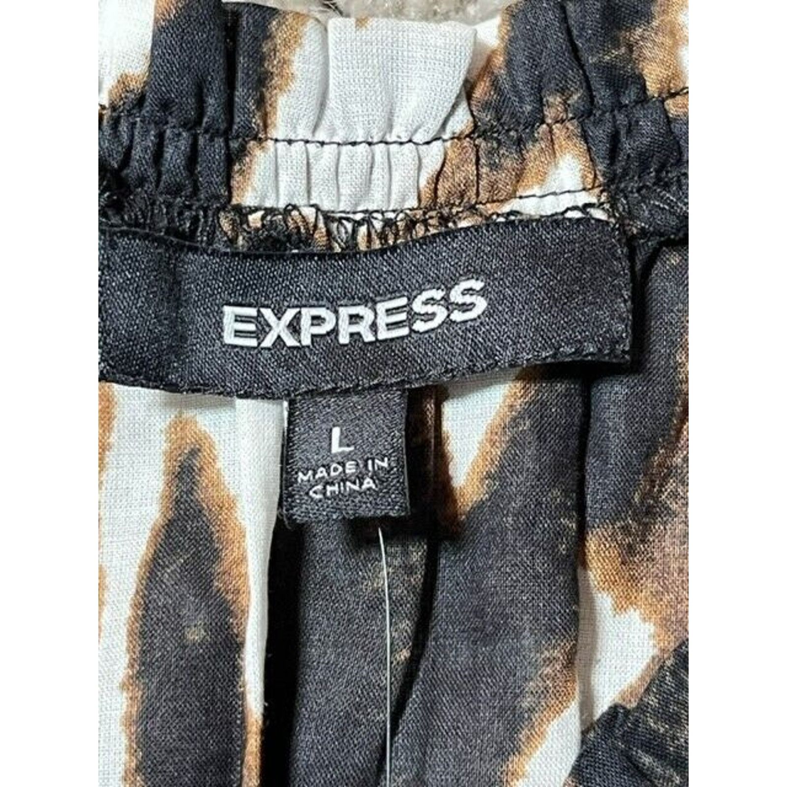 Express Express Blouse L Beaded Leaf Print Scoop Cap Sleeve Black Size L / US 10 / IT 46 - 3 Thumbnail