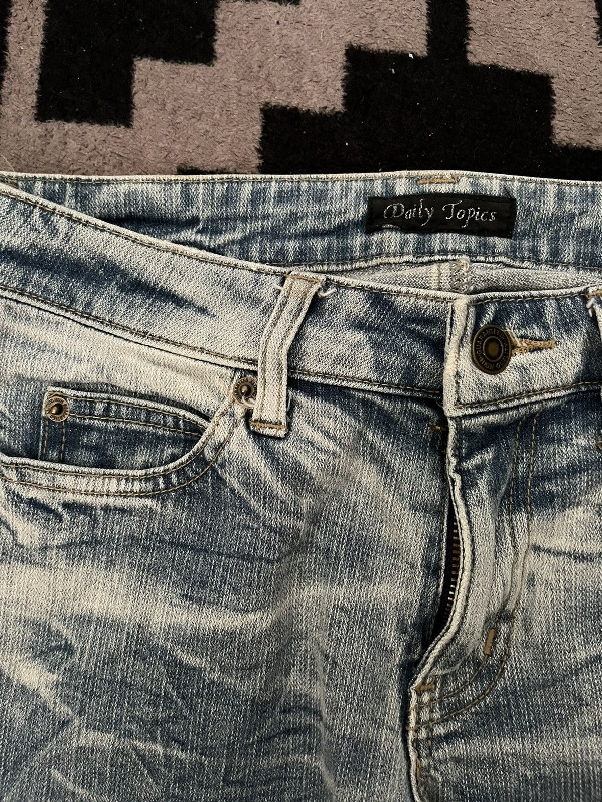 Tornado Mart 2000s Daily tropics zebra mudwash flare jeans Size US 28 / EU 44 - 6 Thumbnail