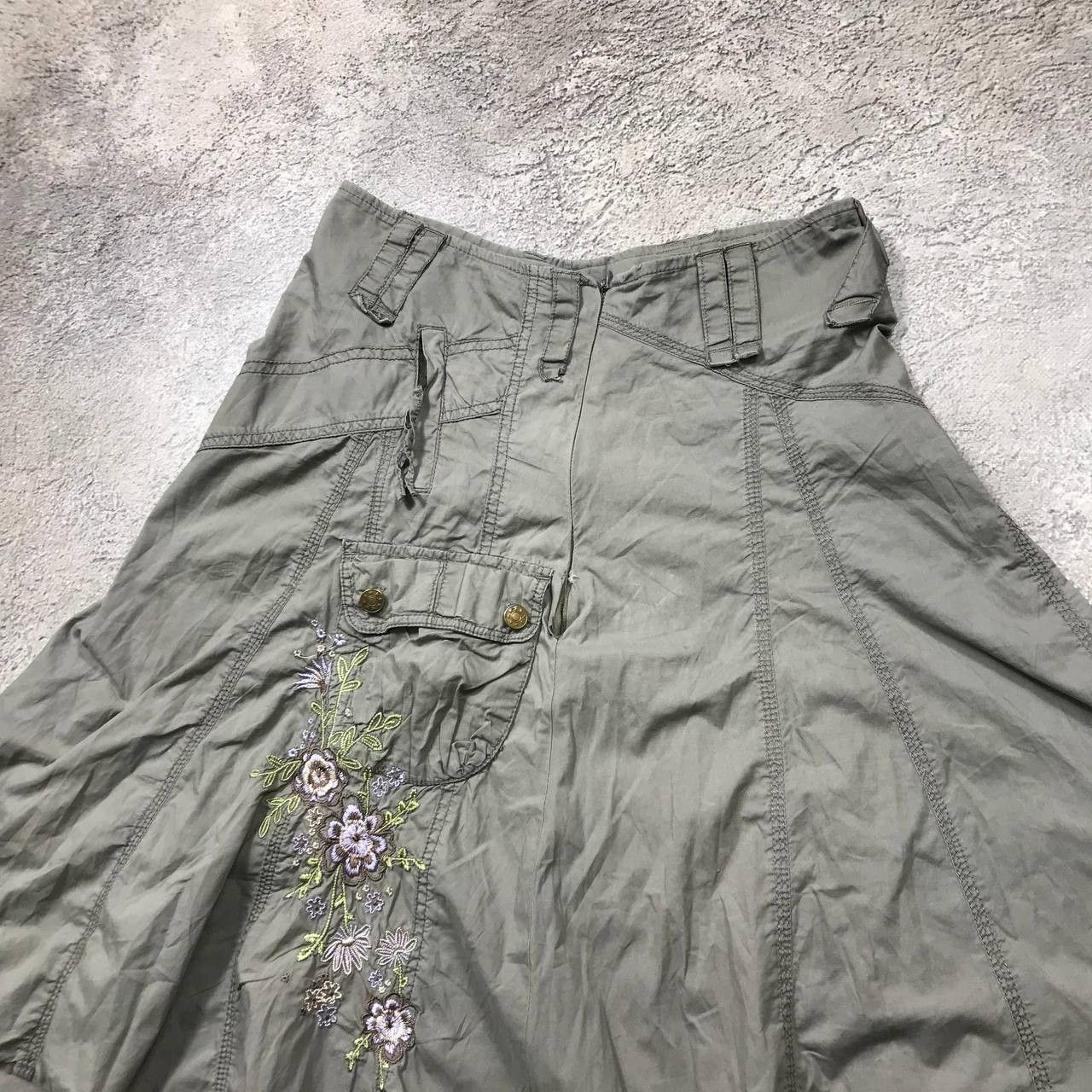 Vintage Vintage Y2K Midi Skirt Cargo Pockets Streetwear Gorpcore 27 Size 27" / US 4 / IT 40 - 2 Thumbnail