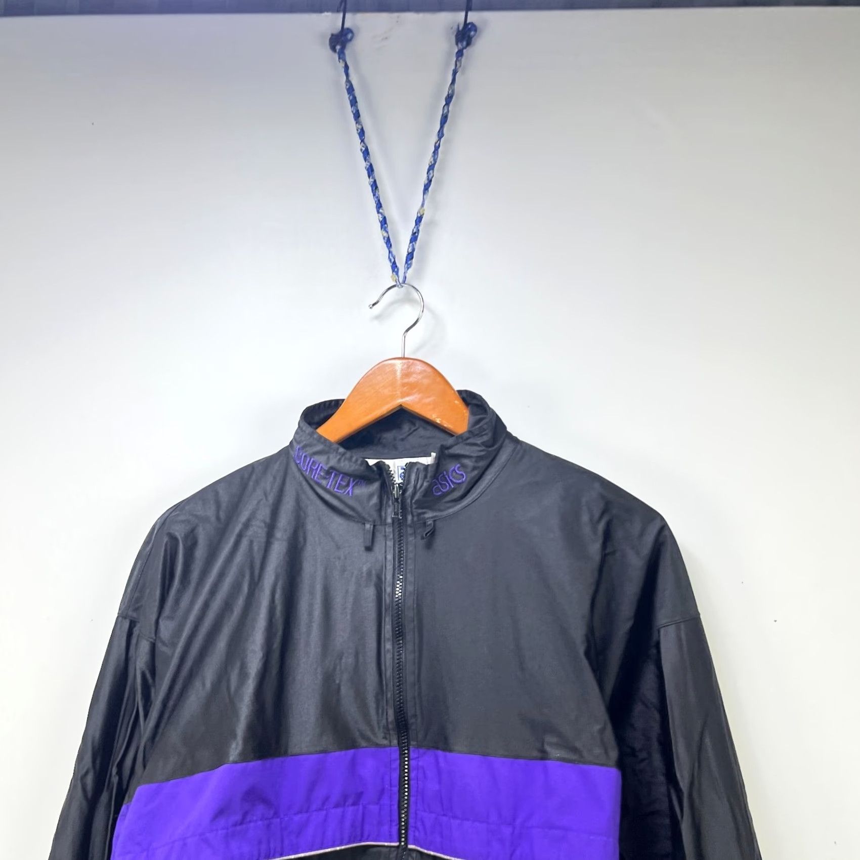 Asics VINTAGE ASICS Gore-Tex Windbreaker Jacket S Black 90s Logo Hooded Reversible Windbreaker Mens Size US S / EU 44-46 / 1 - 2 Thumbnail