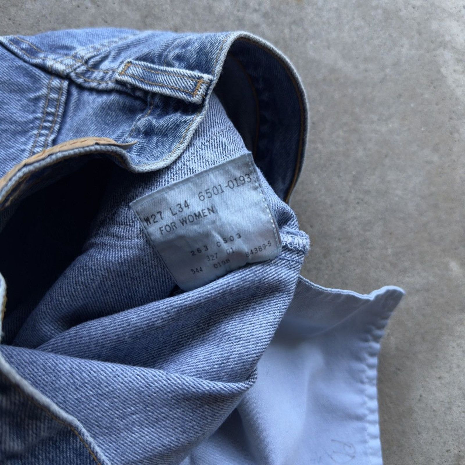 Vintage 90s Women’s Levi’s 501 Jeans Made in USA ERD Grunge Size 27" / US 4 / IT 40 - 9 Thumbnail