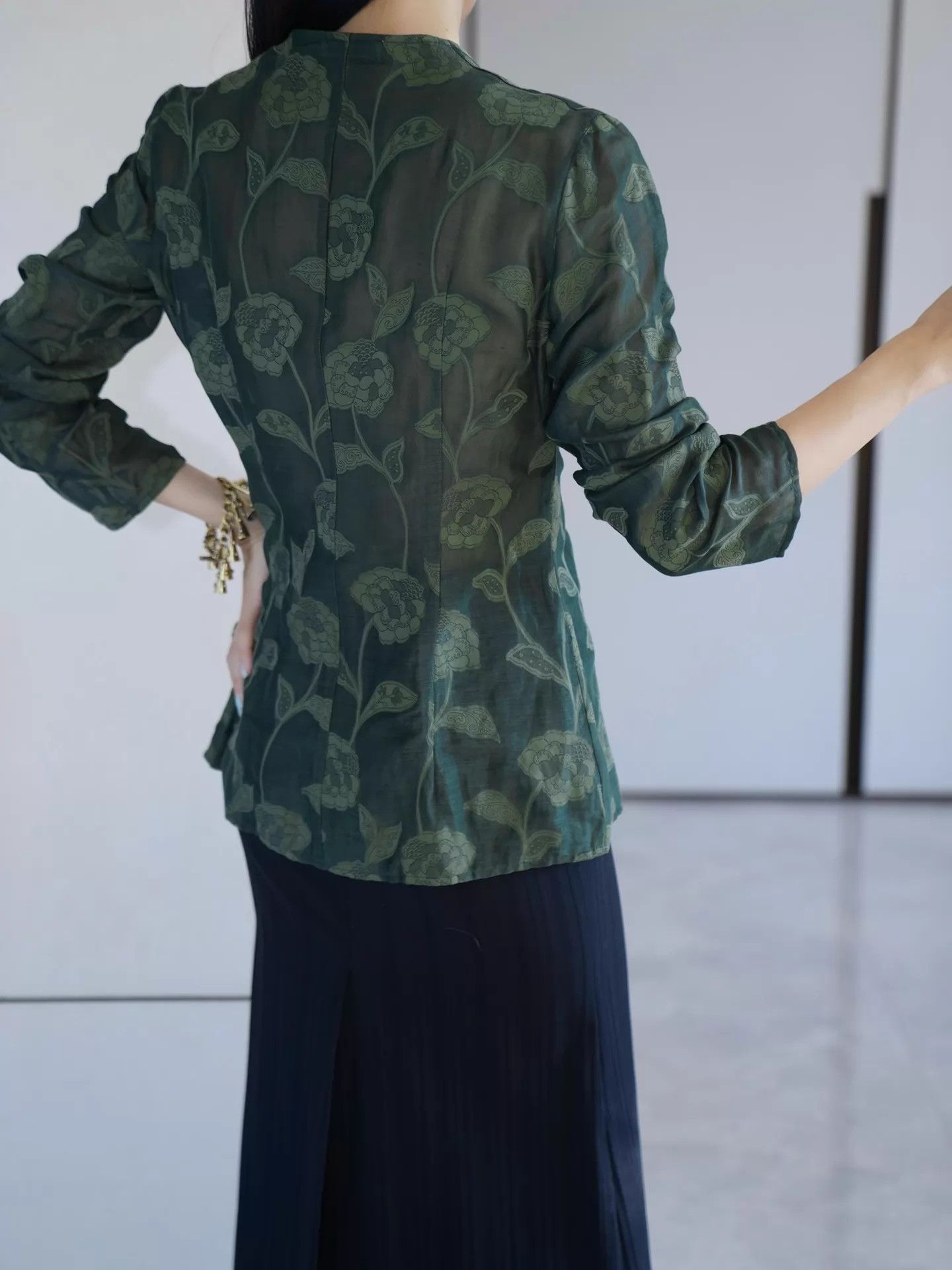 Giorgio Armani Giorgio Armani Vintage Cyan Rose Wrap Shirt CottonLinen M-L Size M / US 6-8 / IT 42-44 - 8 Thumbnail