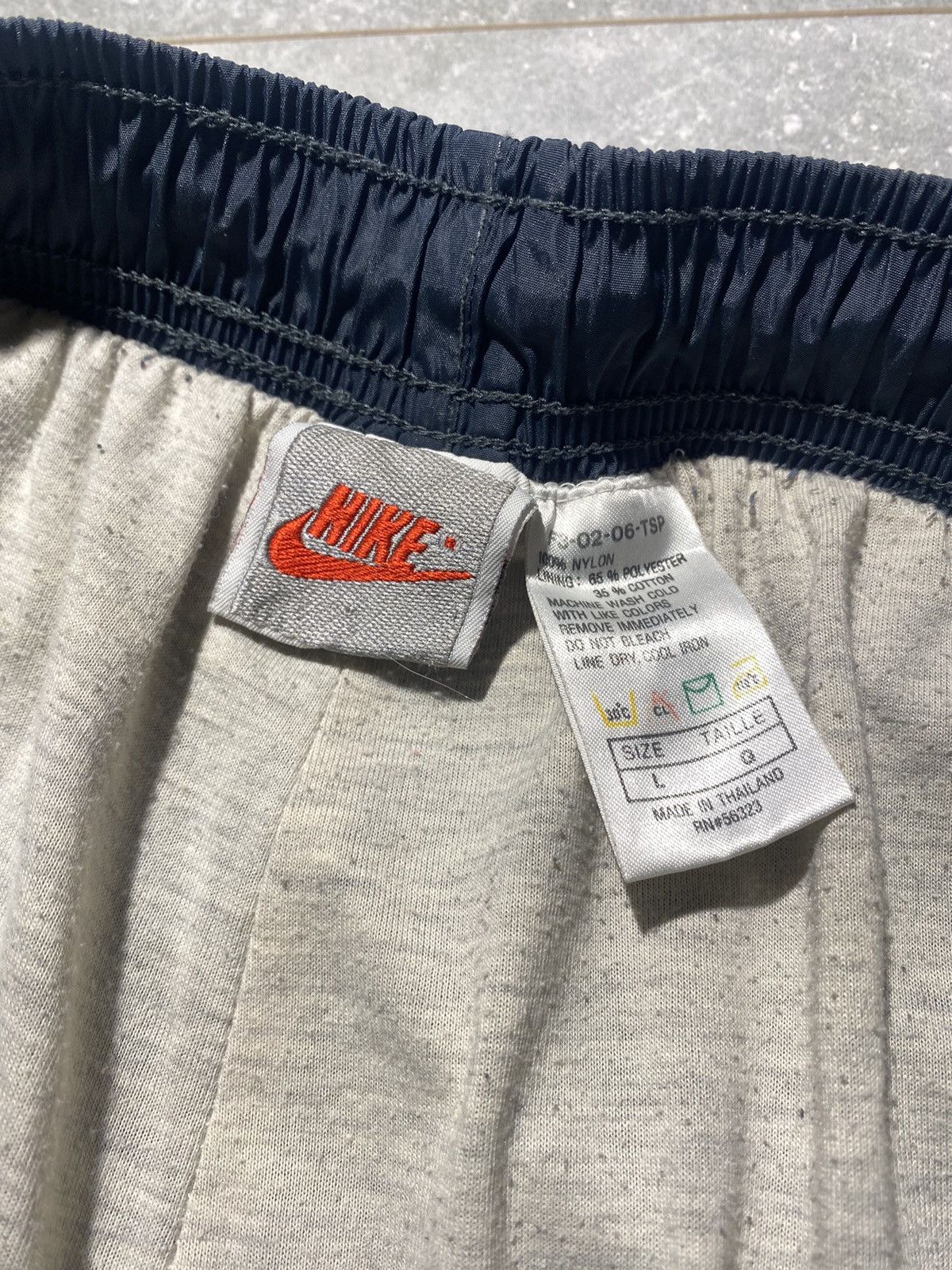Nike × Vintage Vintage Nike Nylon Beaverton Oregon Track Pants L Size US 34 / EU 50 - 7 Thumbnail