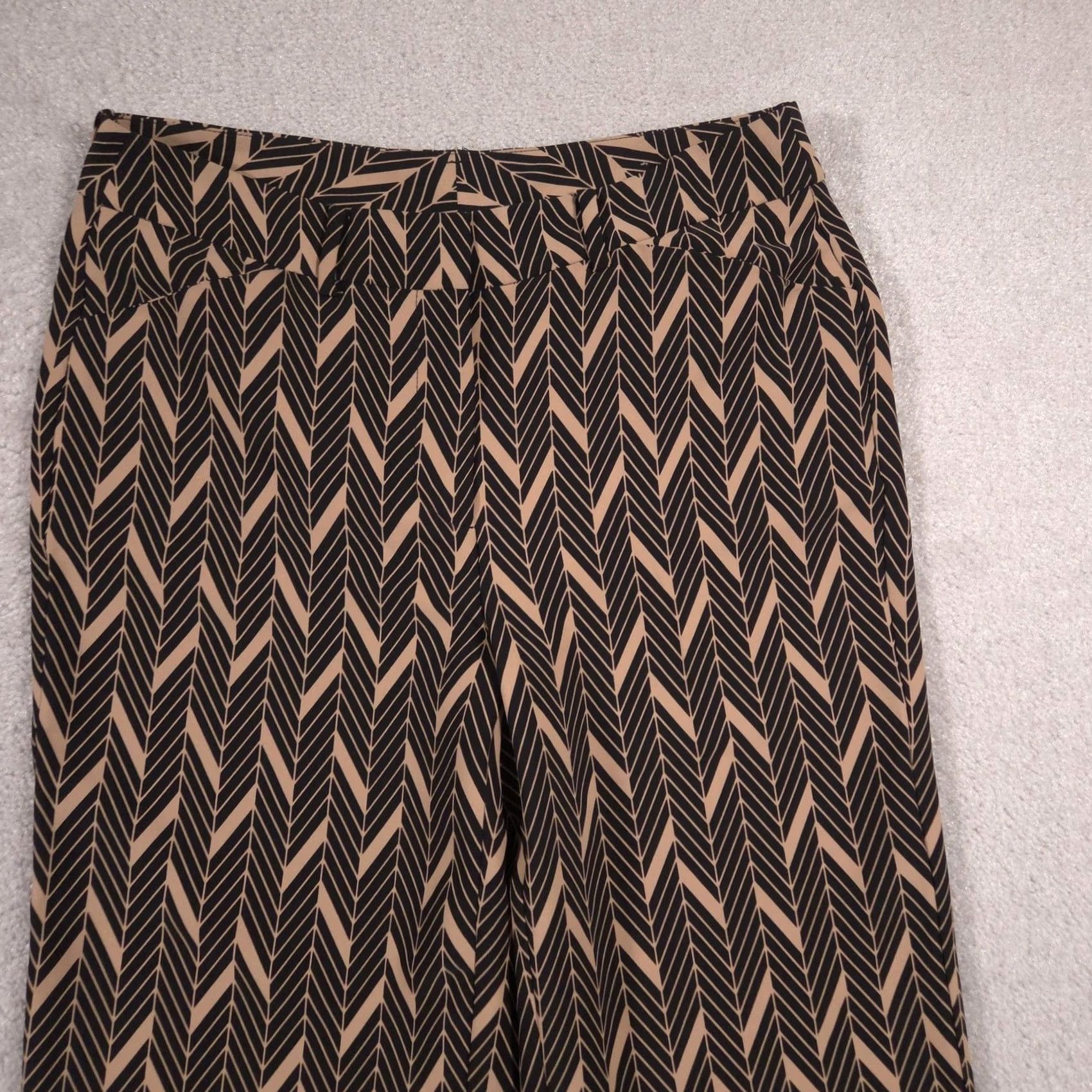 Vintage Chico's Dress Pants Womens 0.5 Beige Black Geometric Wide Leg Crepe Zip Pockets Size 25" / US 0 / IT 36 - 3 Thumbnail