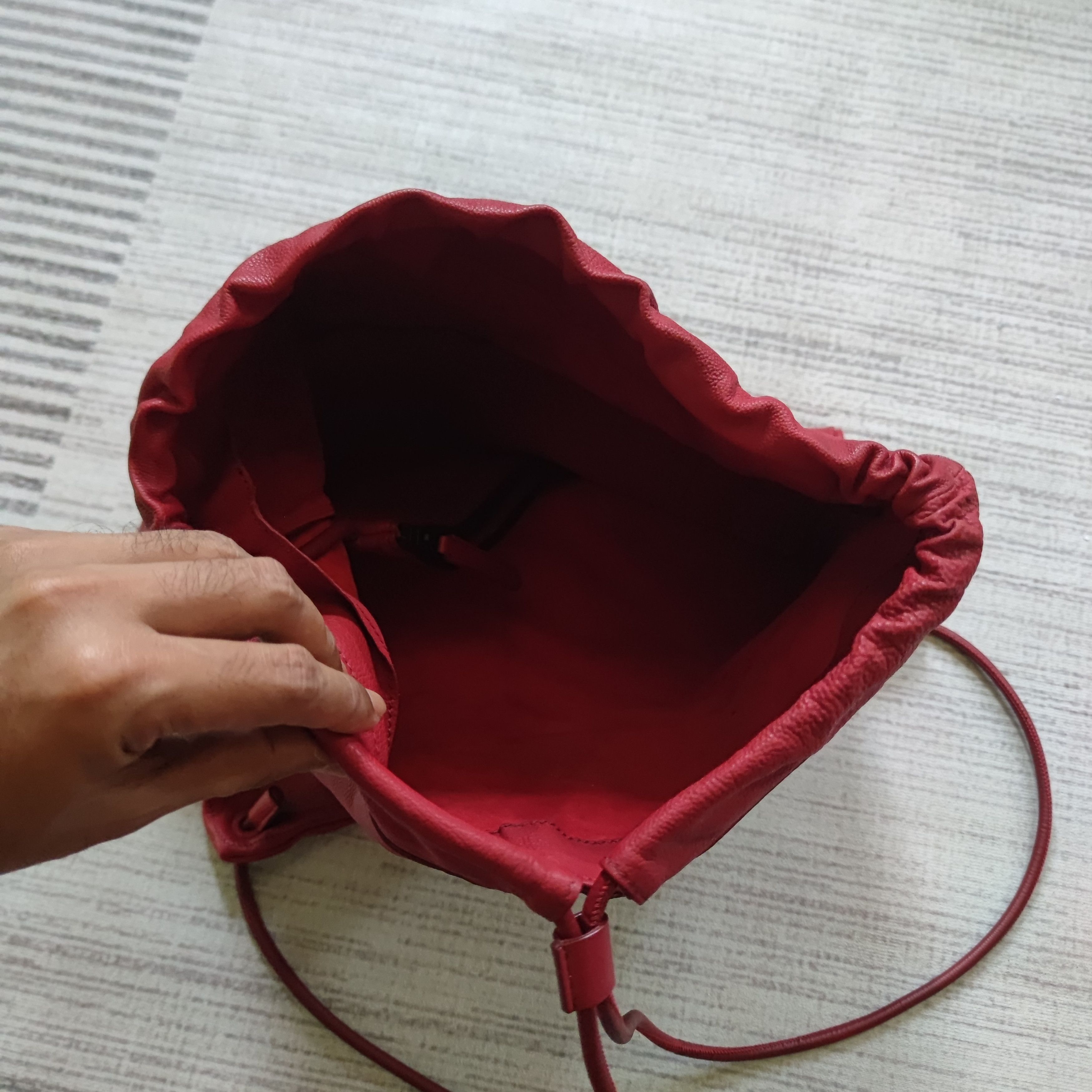 Burberry × Burberry Prorsum AUTHENTIC SS14 BURBERRY RED LEATHER DRAWSTRING BAG Size ONE SIZE - 10 Thumbnail