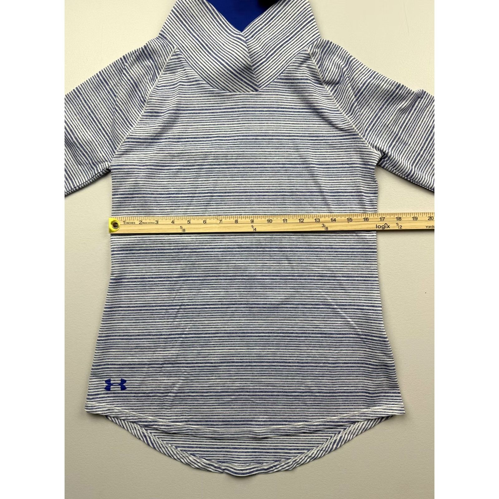Under Armour Under Armour Womens Small Blue Striped Shirt Long Sleeve Funnel Neck Lightweight Size S / US 4 / IT 40 - 6 Thumbnail