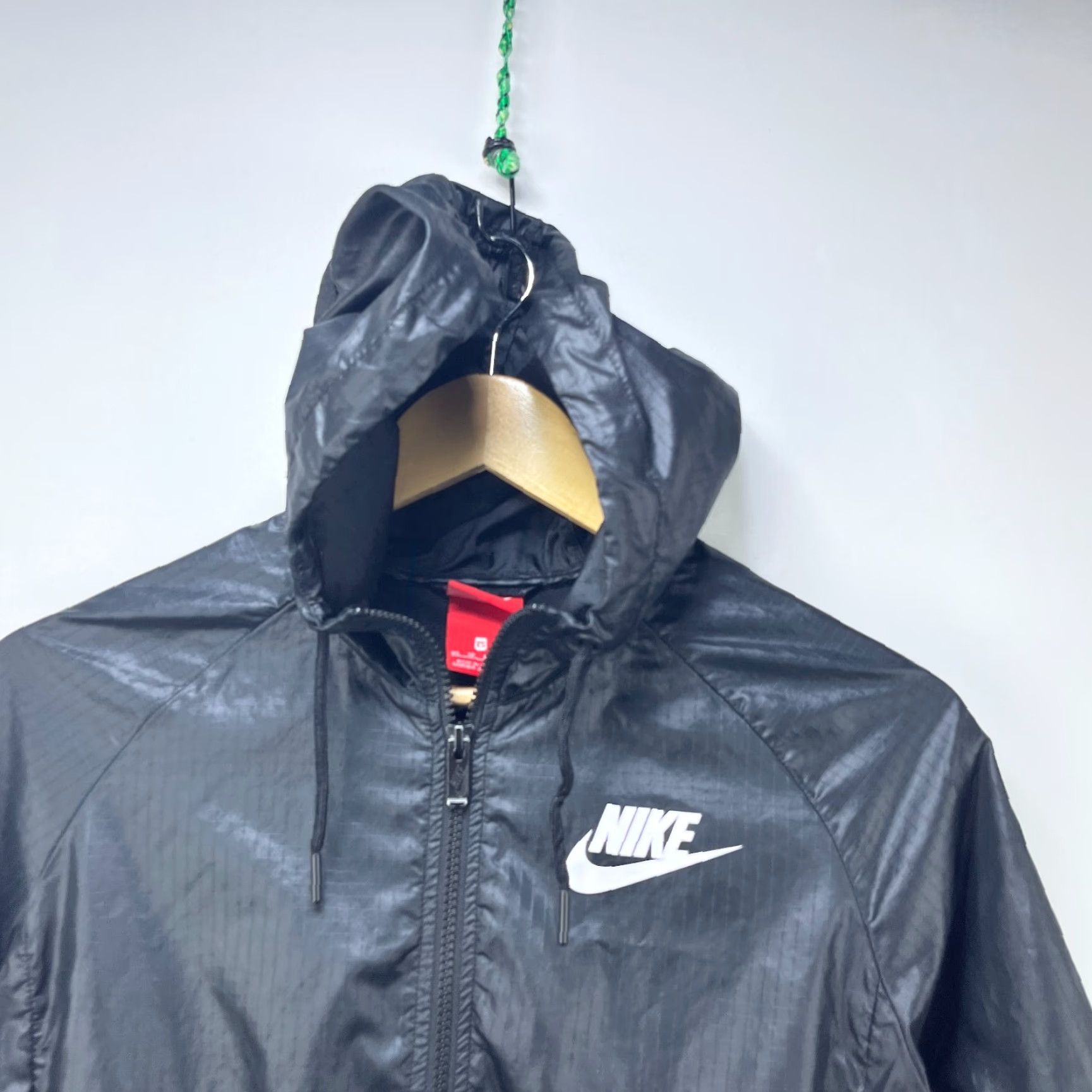Nike VINTAGE Nike Windbreaker Jacket Womens XS Black Windbreaker XS Womens Nike Jacket Vintage Windbreaker Black XS Size XS / US 0-2 / IT 36-38 - 3 Thumbnail