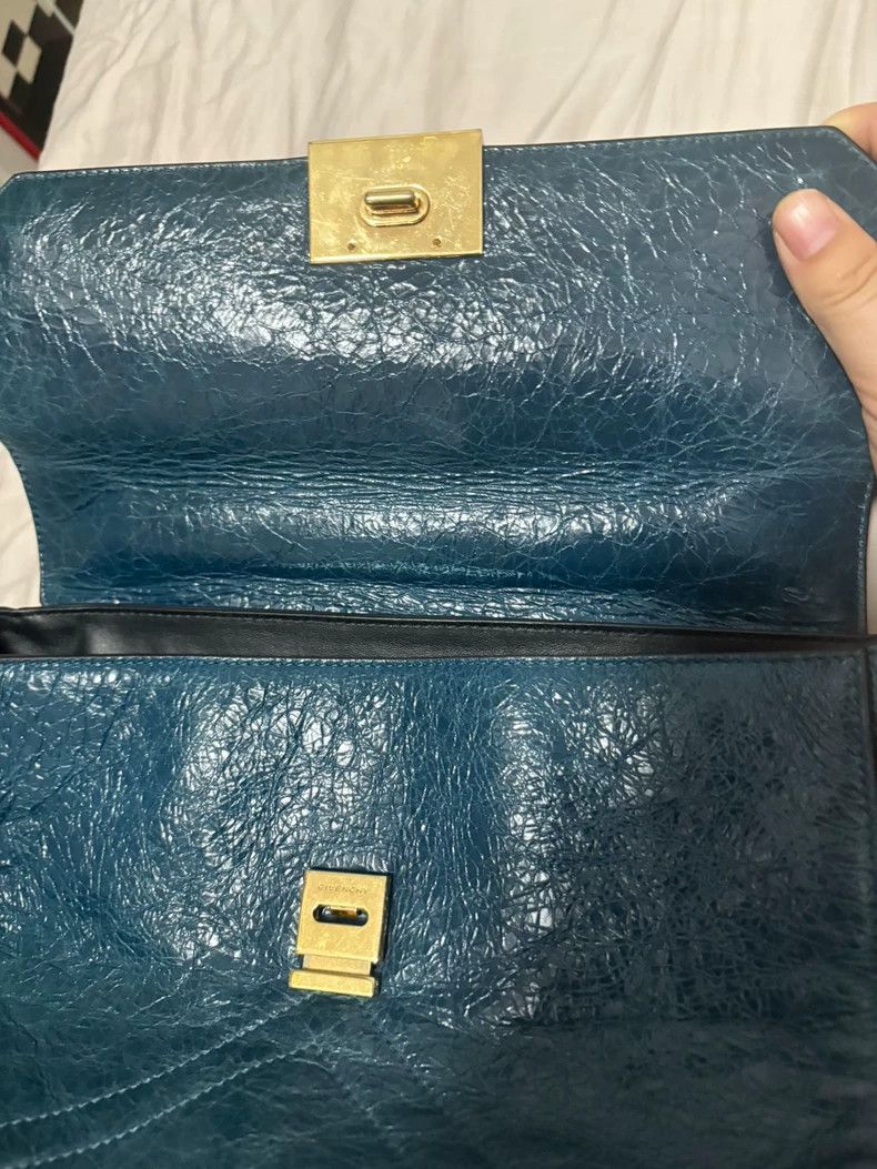 Givenchy Givenchy Shoulder bag with missing strap, minor signs of u Size ONE SIZE - 2 Thumbnail