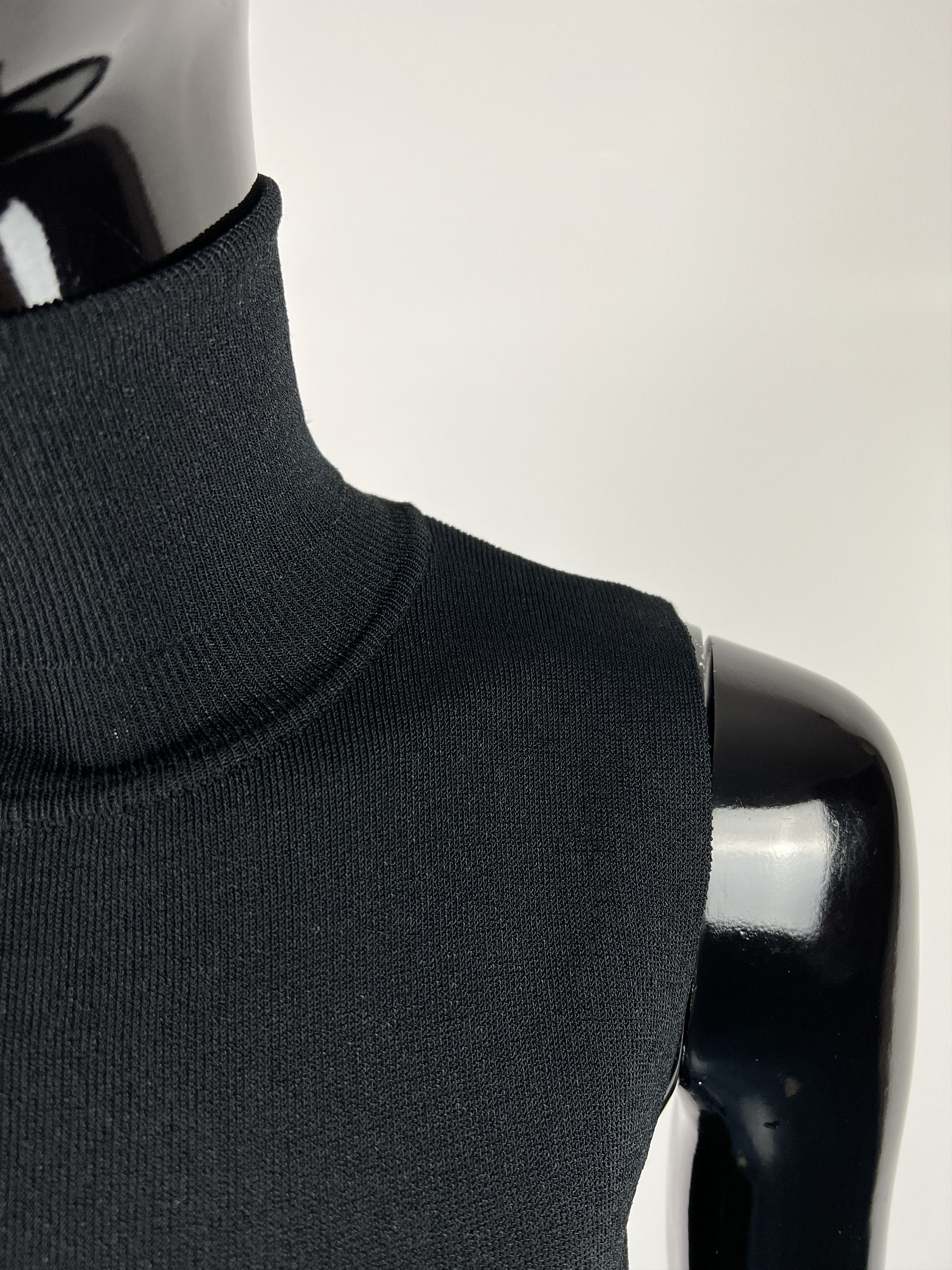 Miu Miu Miu Miu Women's Black Turtleneck Top Vest Size IT44 Size M / US 6-8 / IT 42-44 - 5 Thumbnail