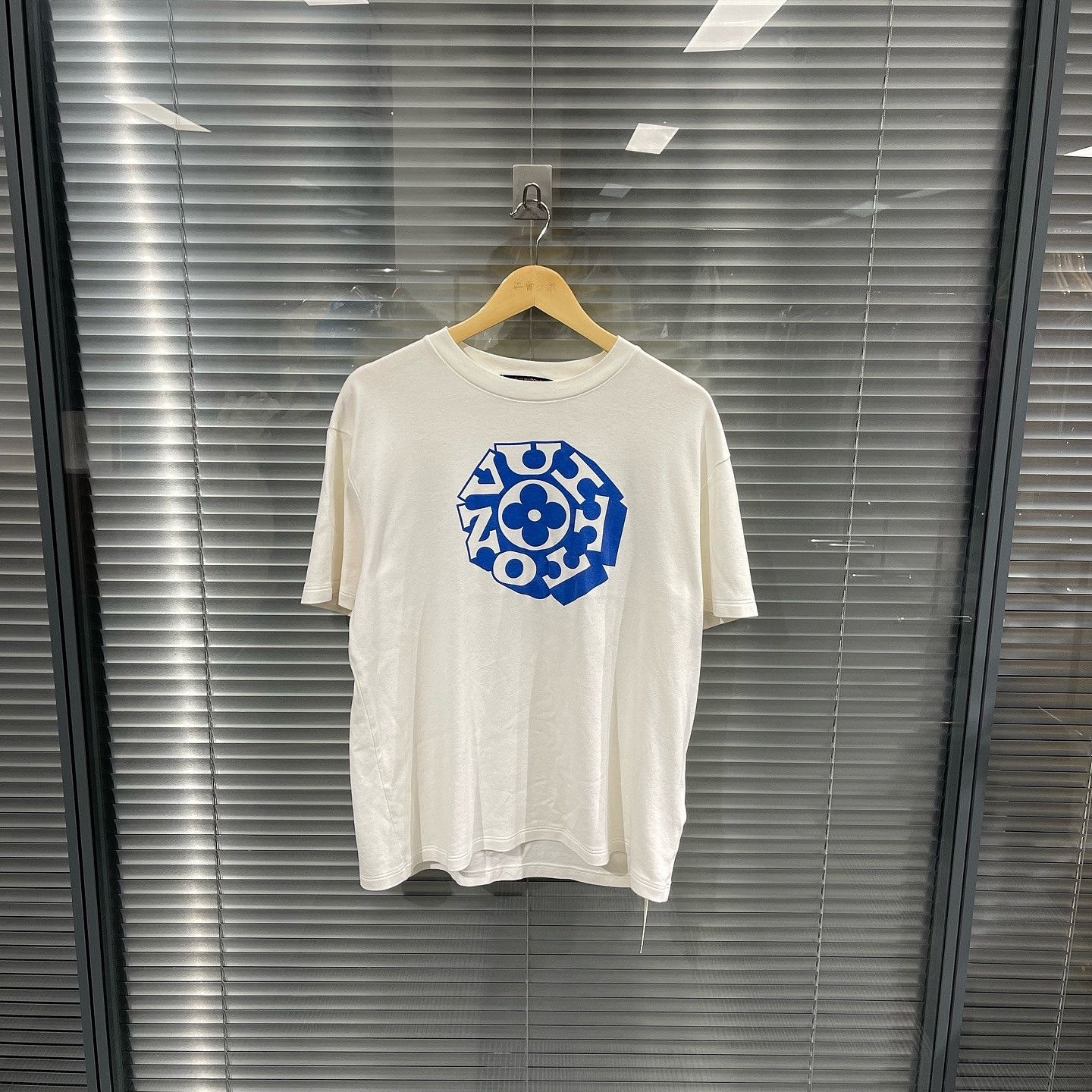 Louis Vuitton Louis Vuitton Graphic Logo Short Sleeve T-Shirt Size XL Size US XL / EU 56 / 4 - 1 Thumbnail