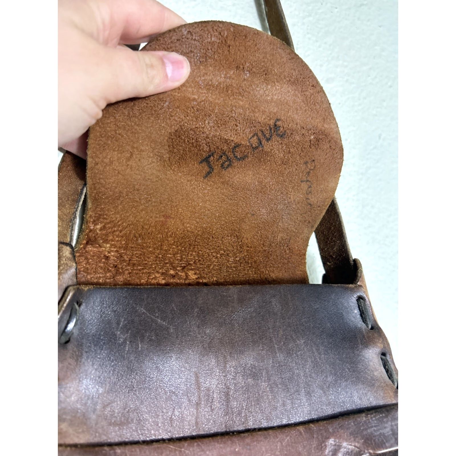 Vintage VINTAGE Brown Leather Small Crossbody Bag Purse Floral Embossed Women Adult Small Brown Floral Embossed Crossbody Bag Size ONE SIZE - 7 Thumbnail