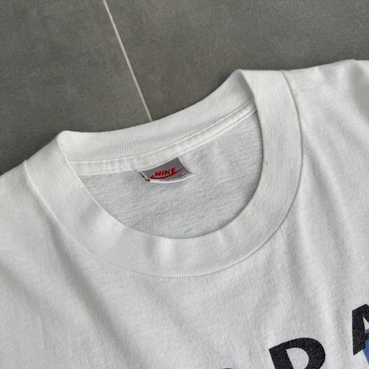 Vintage Vintage Nike Jordan Pippen Back 2 Back NBA Rare Y2K T-Shirt Size US XL / EU 56 / 4 - 9 Thumbnail