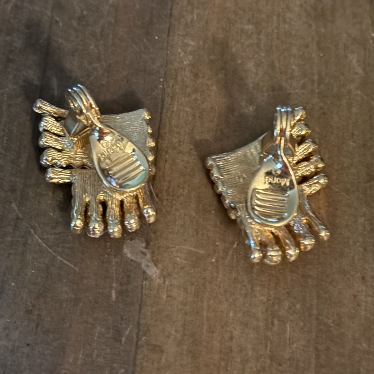 Monet Vintage Monet gold tone rhinestone ribbon clip on earrings Size ONE SIZE - 6 Thumbnail