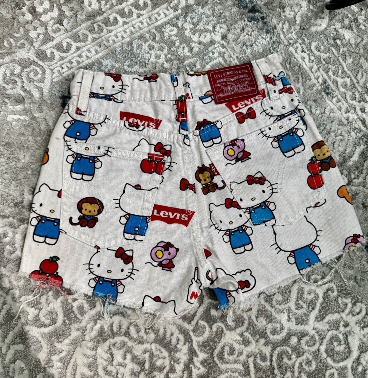 Levi's “Levi’s x Sanrio Hello Kitty” Rare Denim Shorts Size 24" / US 00 / IT 34 - 2 Thumbnail