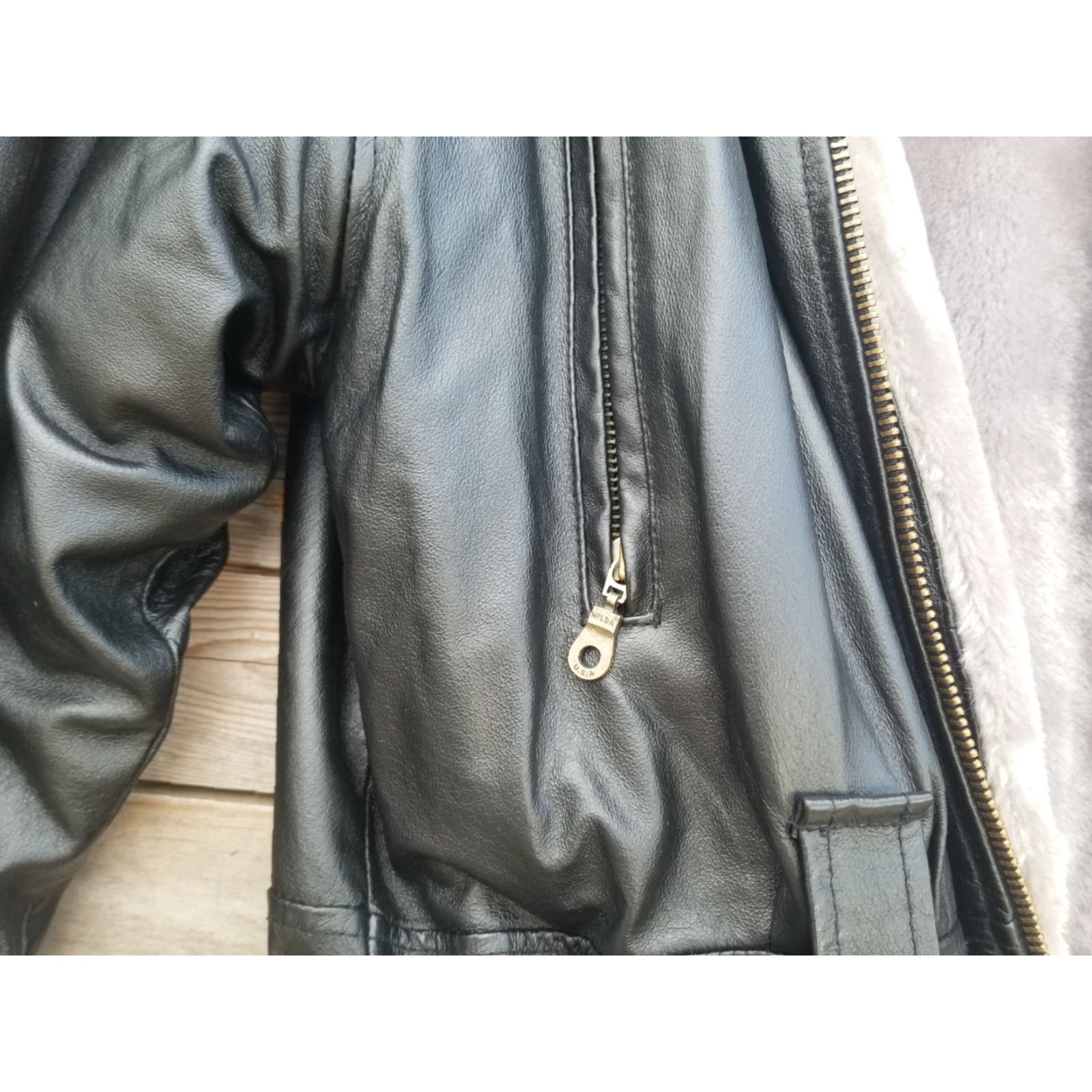 Vintage VINTAGE Wilda Leather Coat Jacket Black Gray Faux Fur Lined Zip Front Belted Collared Mid-Length Womens S Coat & Jacket Mix City Classic Size S / US 4 / IT 40 - 4 Thumbnail
