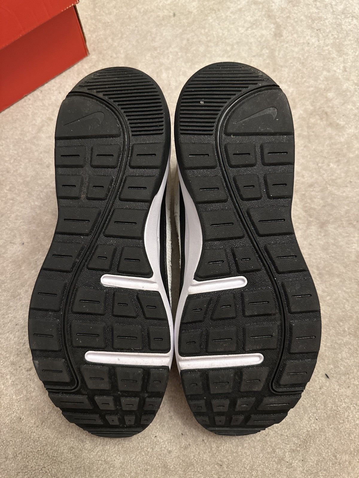 Nike Used Nike Air Max AP ‘White Black’ Size US 9 / EU 42 - 5 Thumbnail
