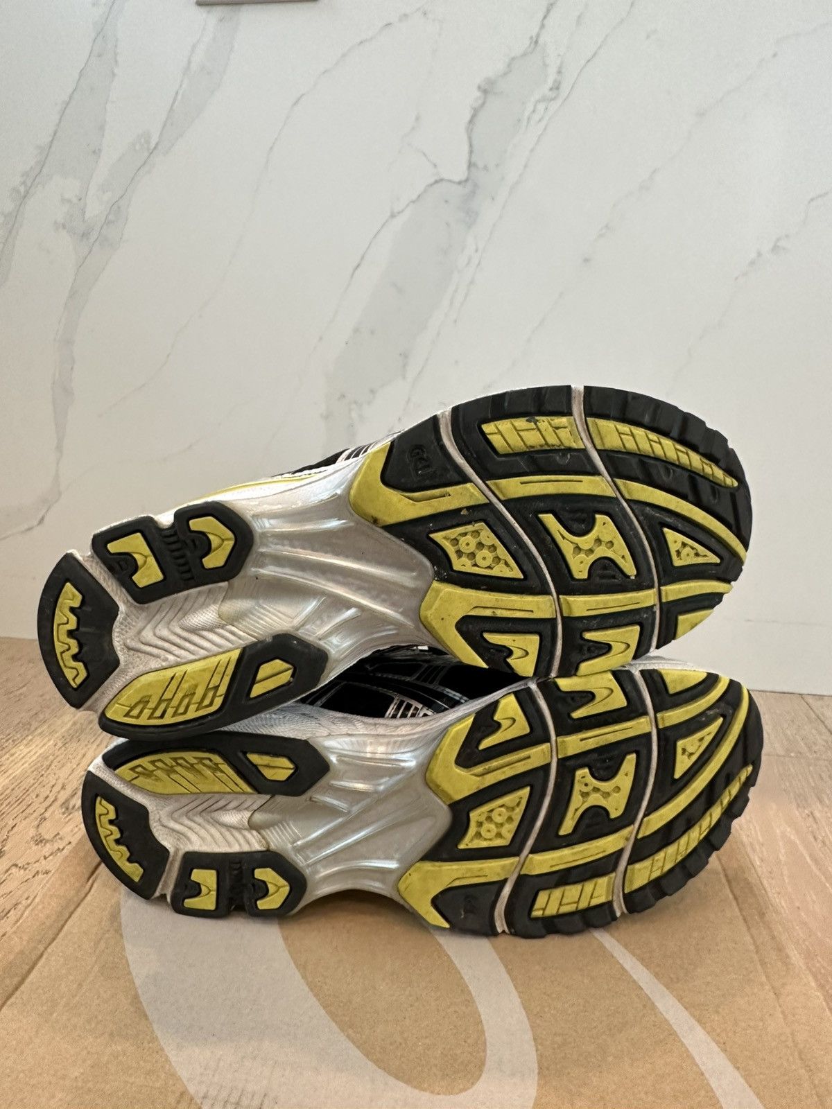 Asics ASICS Gel-Kayano 14 Black Lemon Spark Size US 10.5 / EU 43-44 - 6 Thumbnail