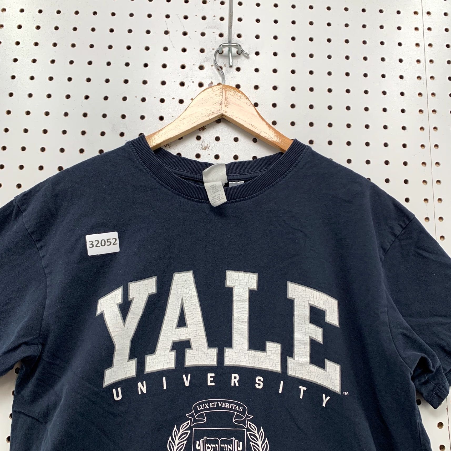 H&M VINTAGE Yale University Shirt Blue Mens Medium Crew Neck Short Sleeve Distressed 90s University Mens Shirt Blue Medium Yale University H&M Size US M / EU 48-50 / 2 - 6 Thumbnail