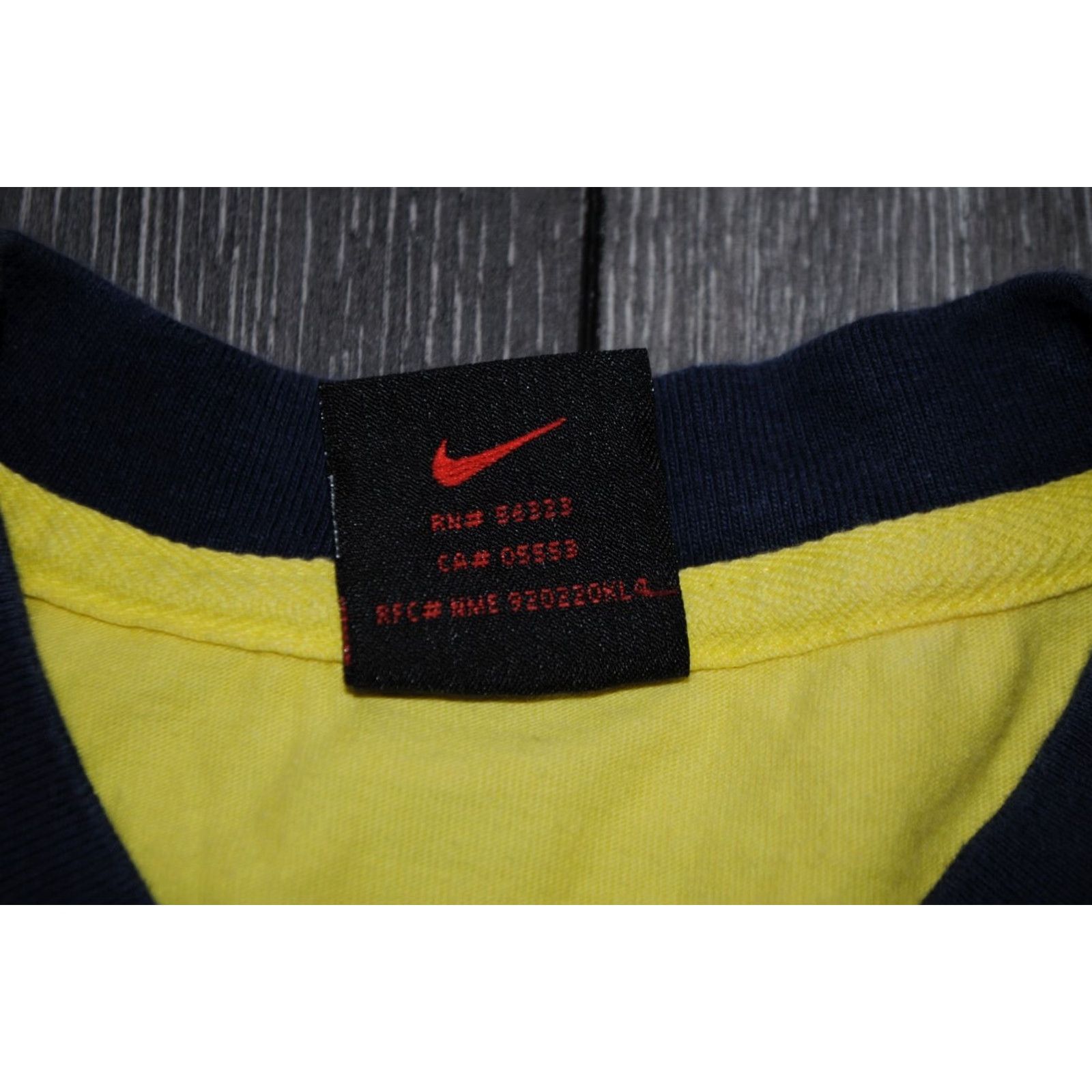 Nike 90'S VINTAGE NIKE YELLOW T SHIRT EMBROIDERED MADE IN GREECE SIZE L Mens Large T-shirt 100% Cotton Short Sleeve 1990s Rare Size US L / EU 52-54 / 3 - 5 Thumbnail