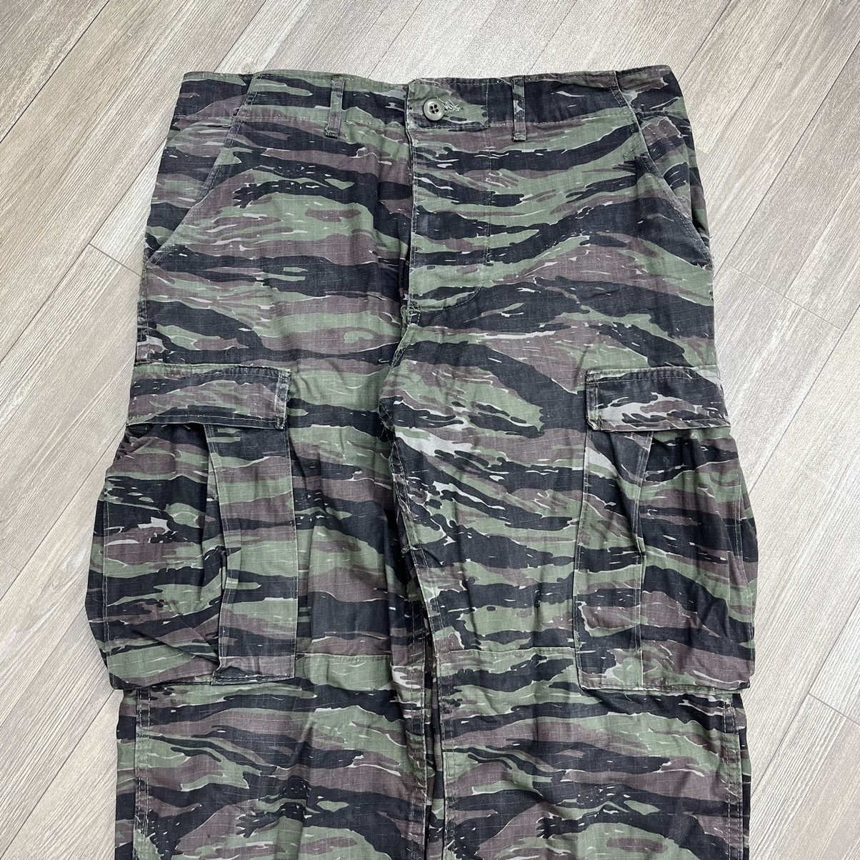 Vintage Vintage Trouser Combat Camouflage Tiger Stripe Cargo Pants Size US 33 - 4 Thumbnail