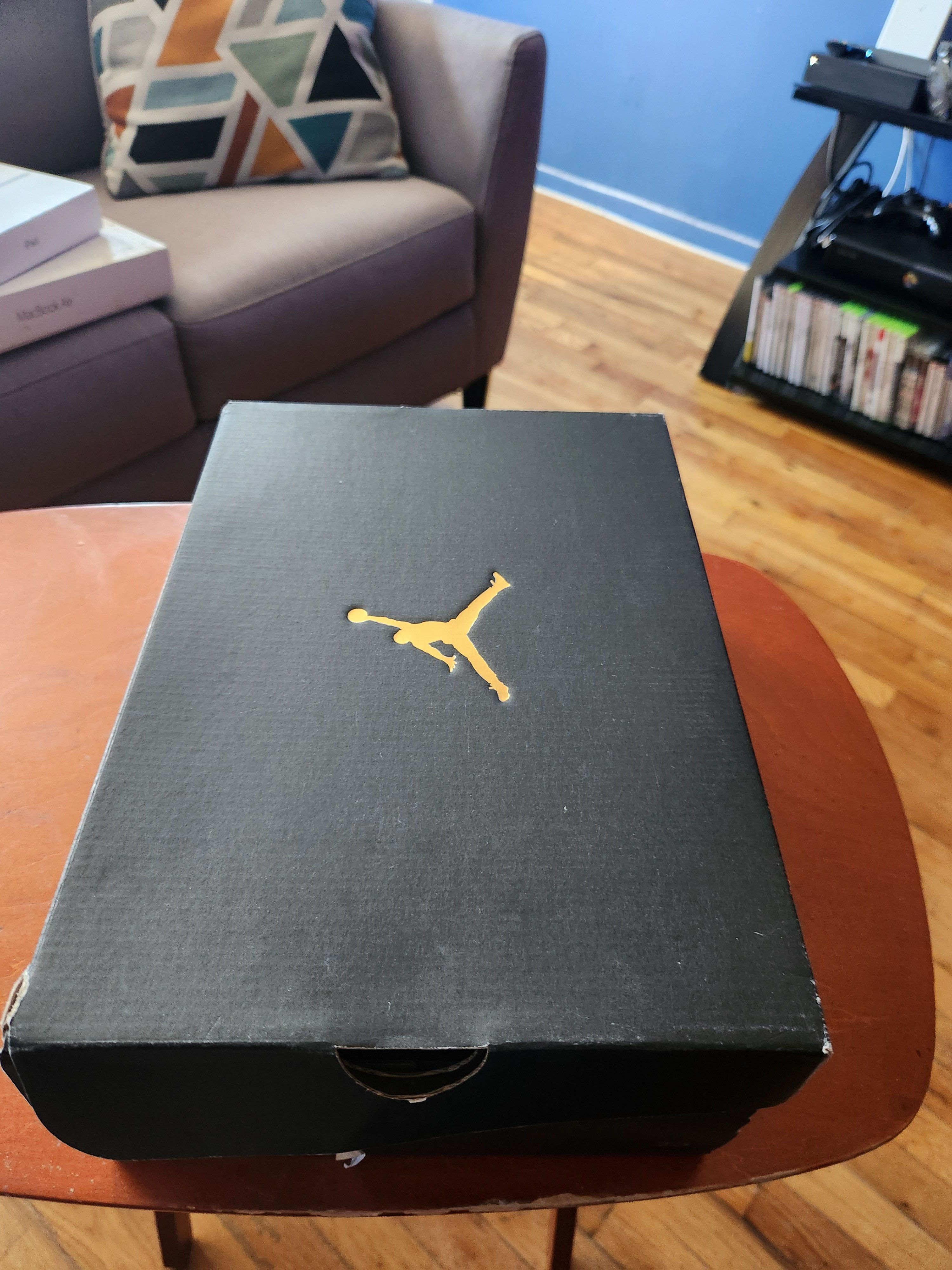 Nike Air jordan 1 mid Size US 9 / EU 42 - 2 Thumbnail