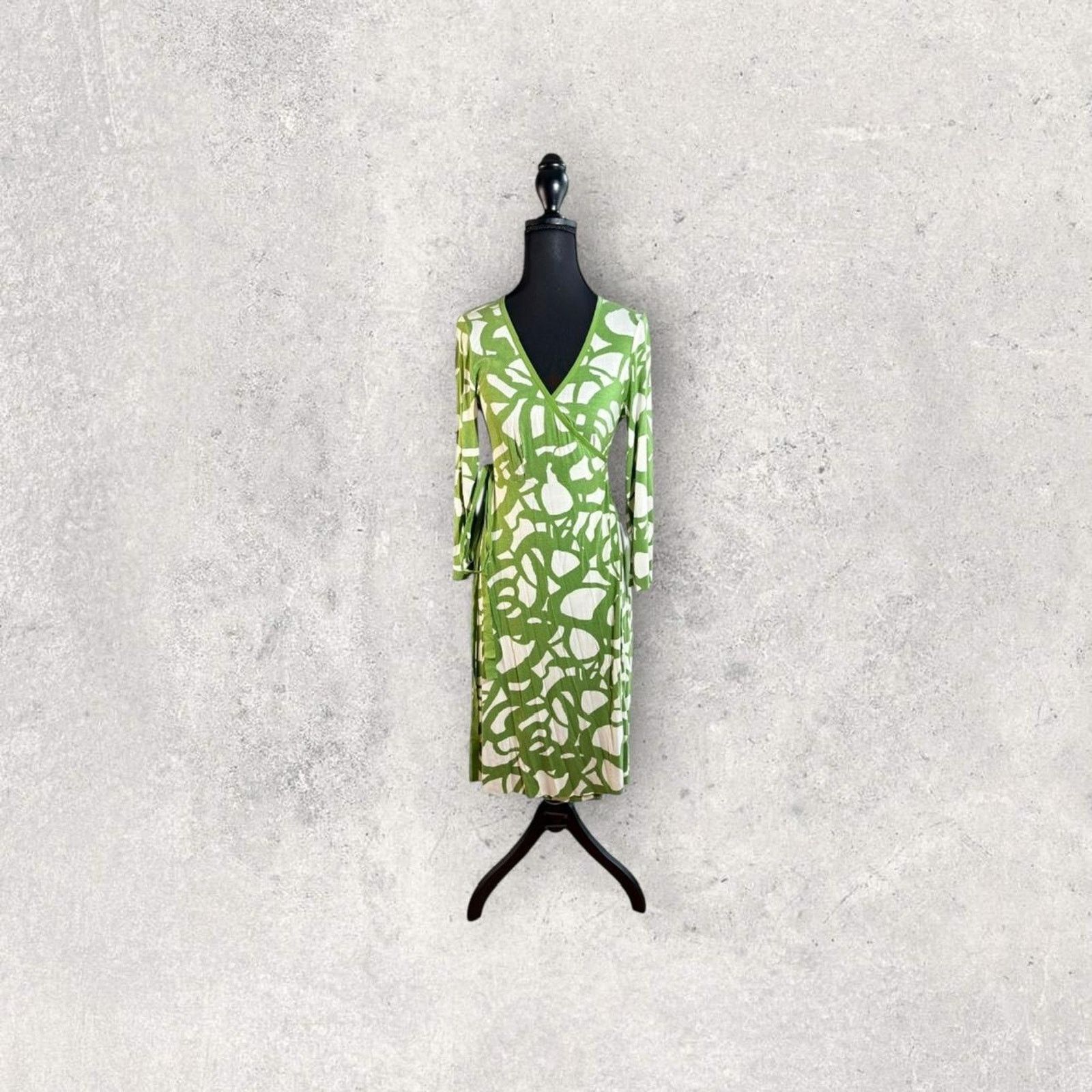 Anthropologie Anthropologie green and cream floral wrap dress Size M / US 6-8 / IT 42-44 - 3 Thumbnail