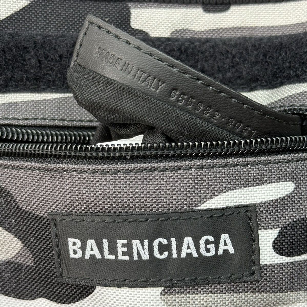 Balenciaga Balenciaga Snow Camo Explorer Crossbody Bag Size ONE SIZE - 8 Thumbnail