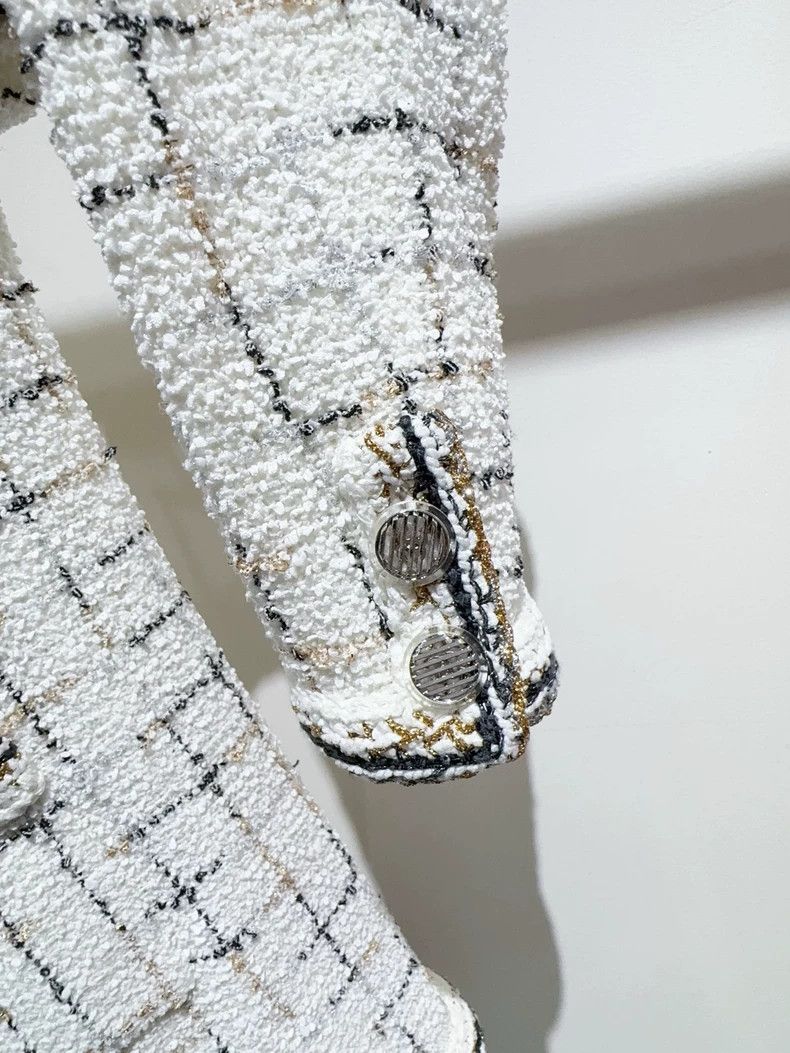 Chanel Chanel White current robot jacket 2503-Nextarrow Size XS / US 0-2 / IT 36-38 - 5 Thumbnail