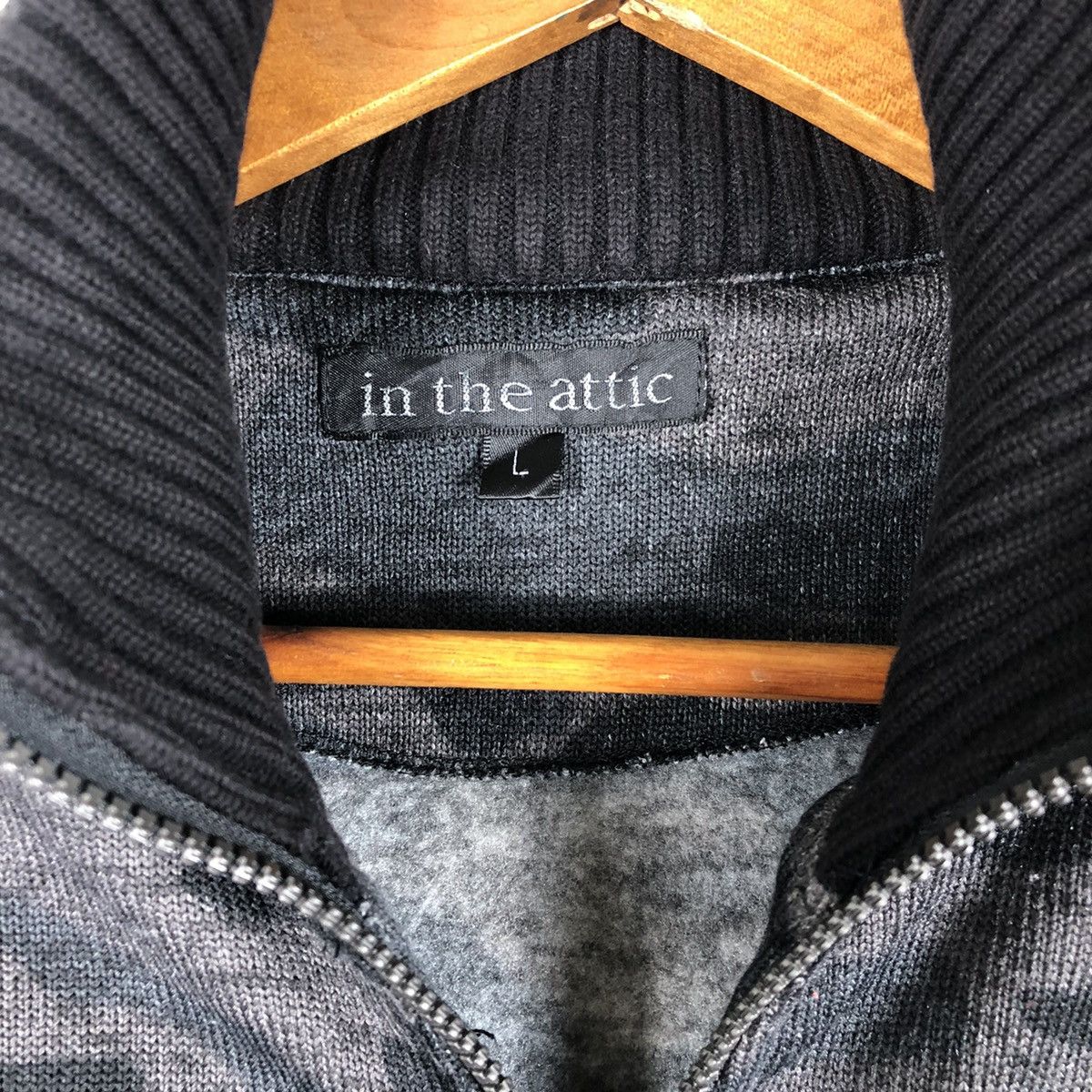 In The Attic IN THE ATTIC Rare Camouflage Zipper Sweater Size US L / EU 52-54 / 3 - 5 Thumbnail