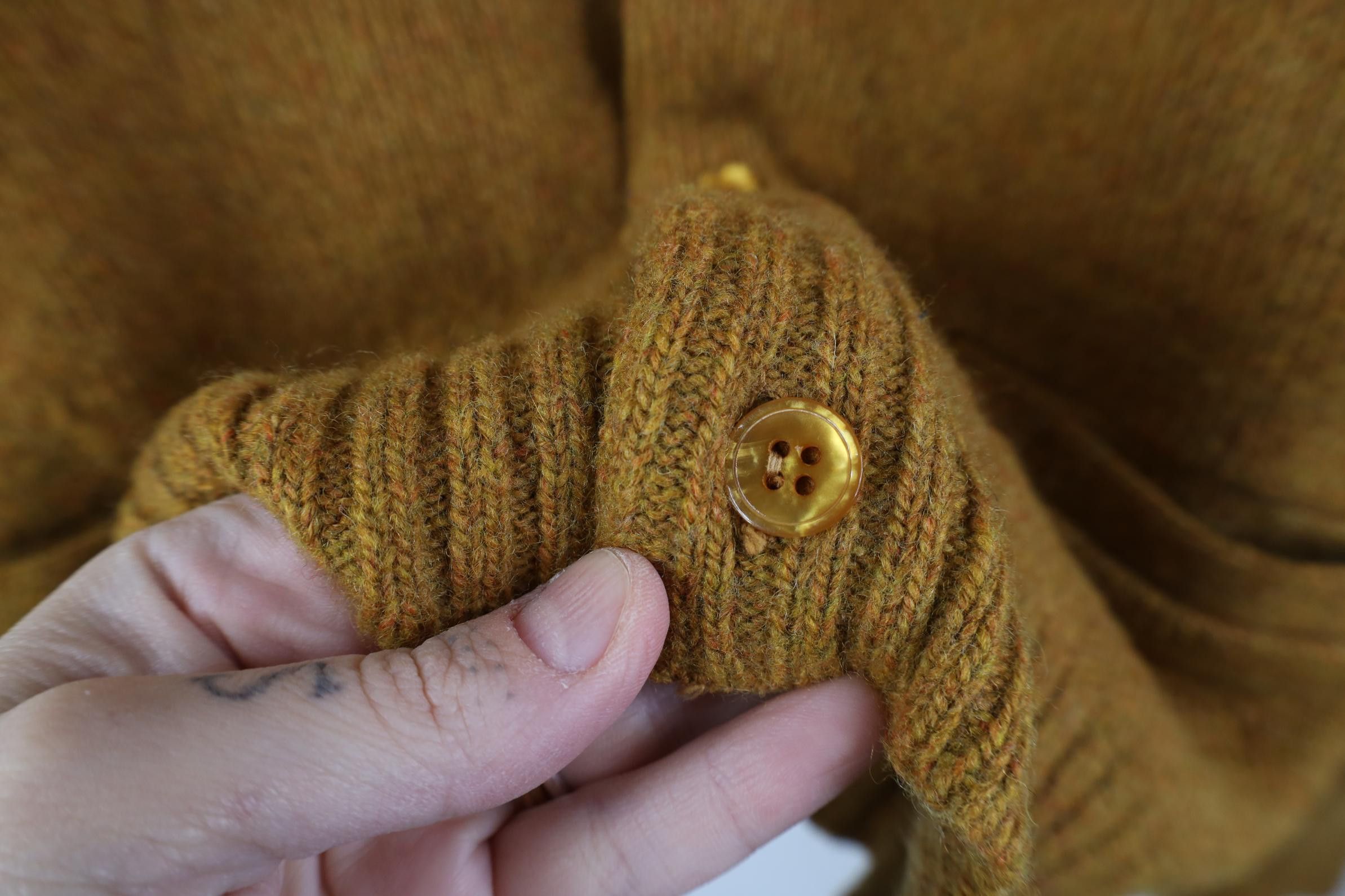 Vintage Vintage 60s Streetwear Cobain Sweater Mustard Yellow USA Size US L / EU 52-54 / 3 - 4 Thumbnail