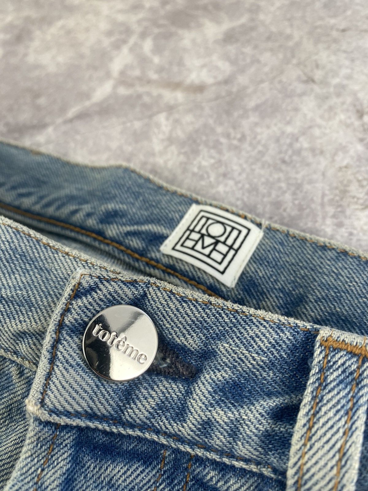 Toteme Toteme Loose Fit Distressed Jeans Size: W29 L34 Size 29" - 2 Thumbnail