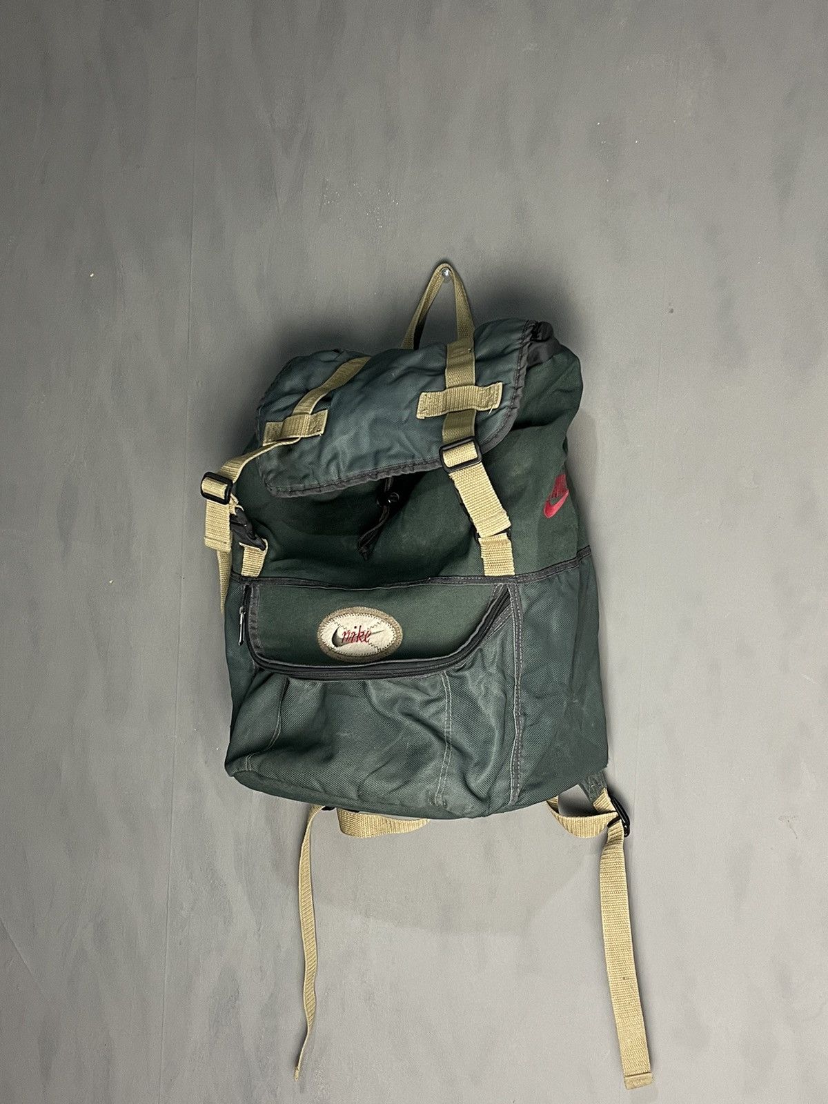 Nike Rare Nike Vintage Backpack Size ONE SIZE - 1 Thumbnail