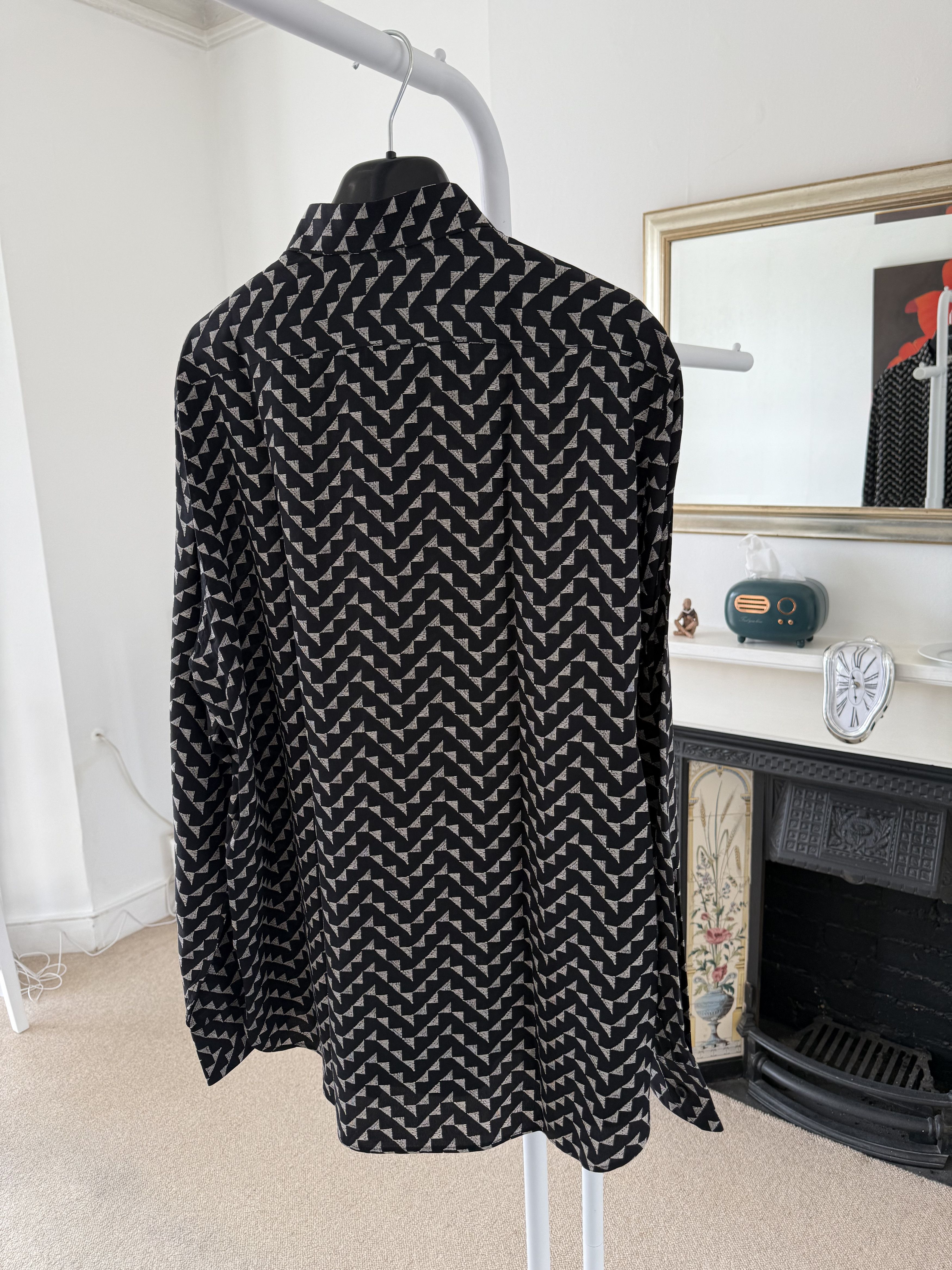 Saint Laurent Paris Saint Laurent Silk Silver Triangle Shirt Size US L / EU 52-54 / 3 - 2 Thumbnail