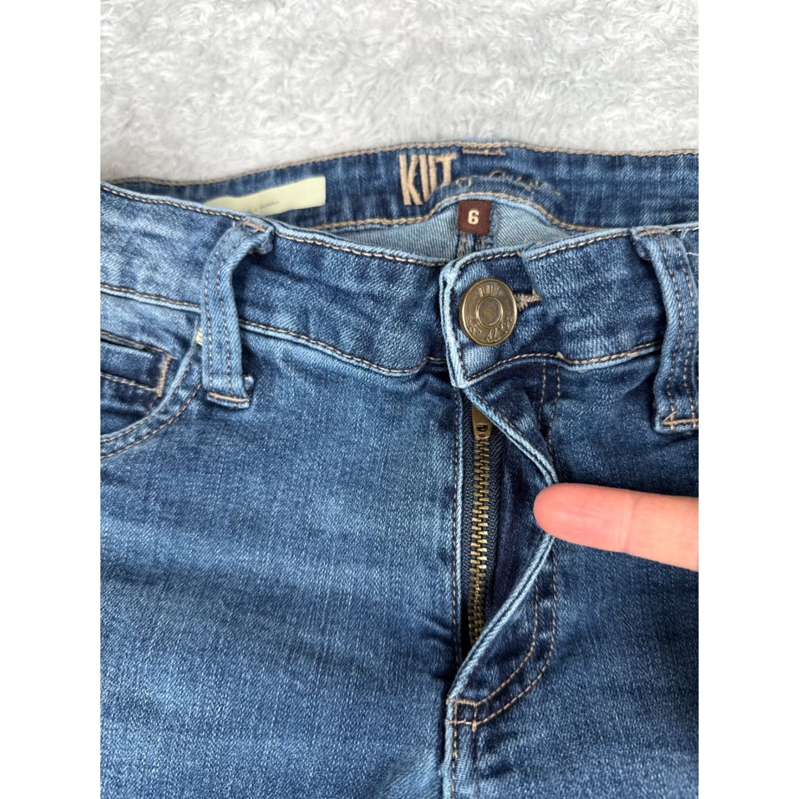 Vintage KUT from the Kloth Jeans Women 6 Blue Denim Carlo Skinny Ankle Low Rise 29x25 - Regular Fit, Distressed, Stretch, Cotton Jeans Size 28" / US 6 / IT 42 - 5 Thumbnail