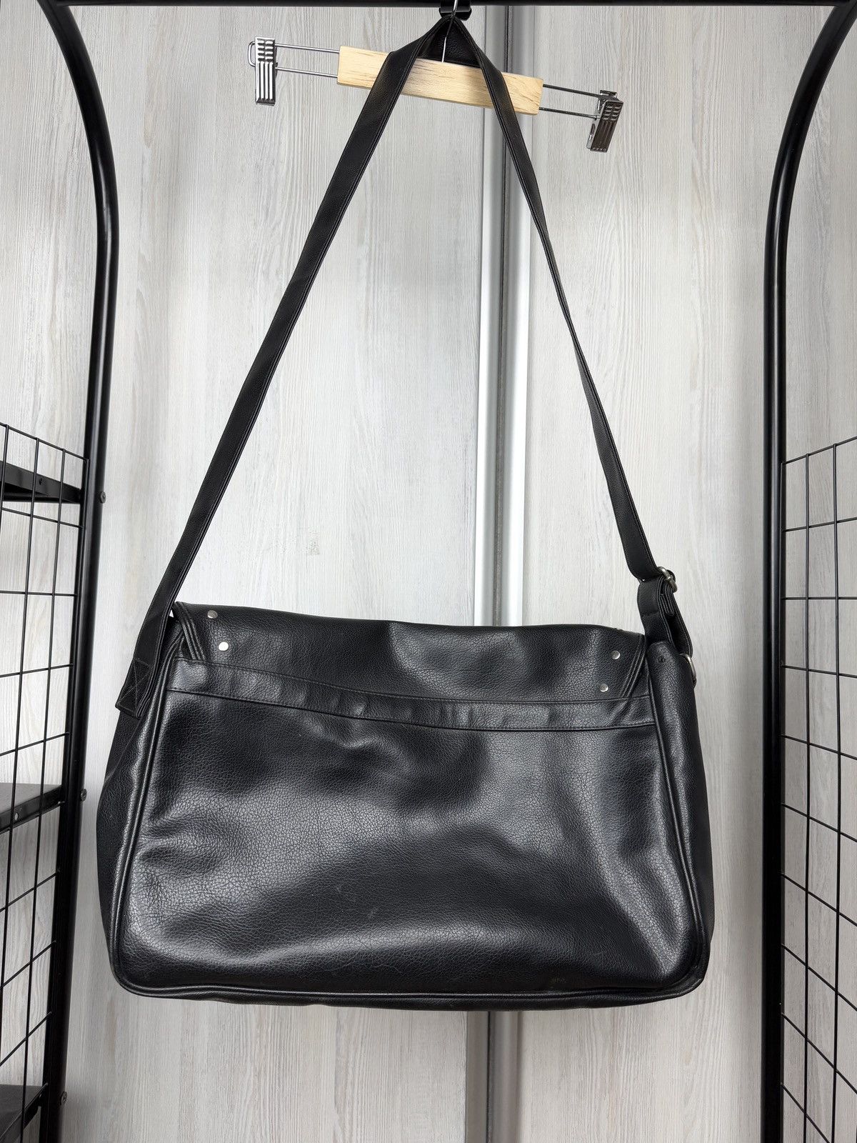 Versus Versace Versus Gianni Versace black faux leather stud shoulder bag Size ONE SIZE - 6 Thumbnail