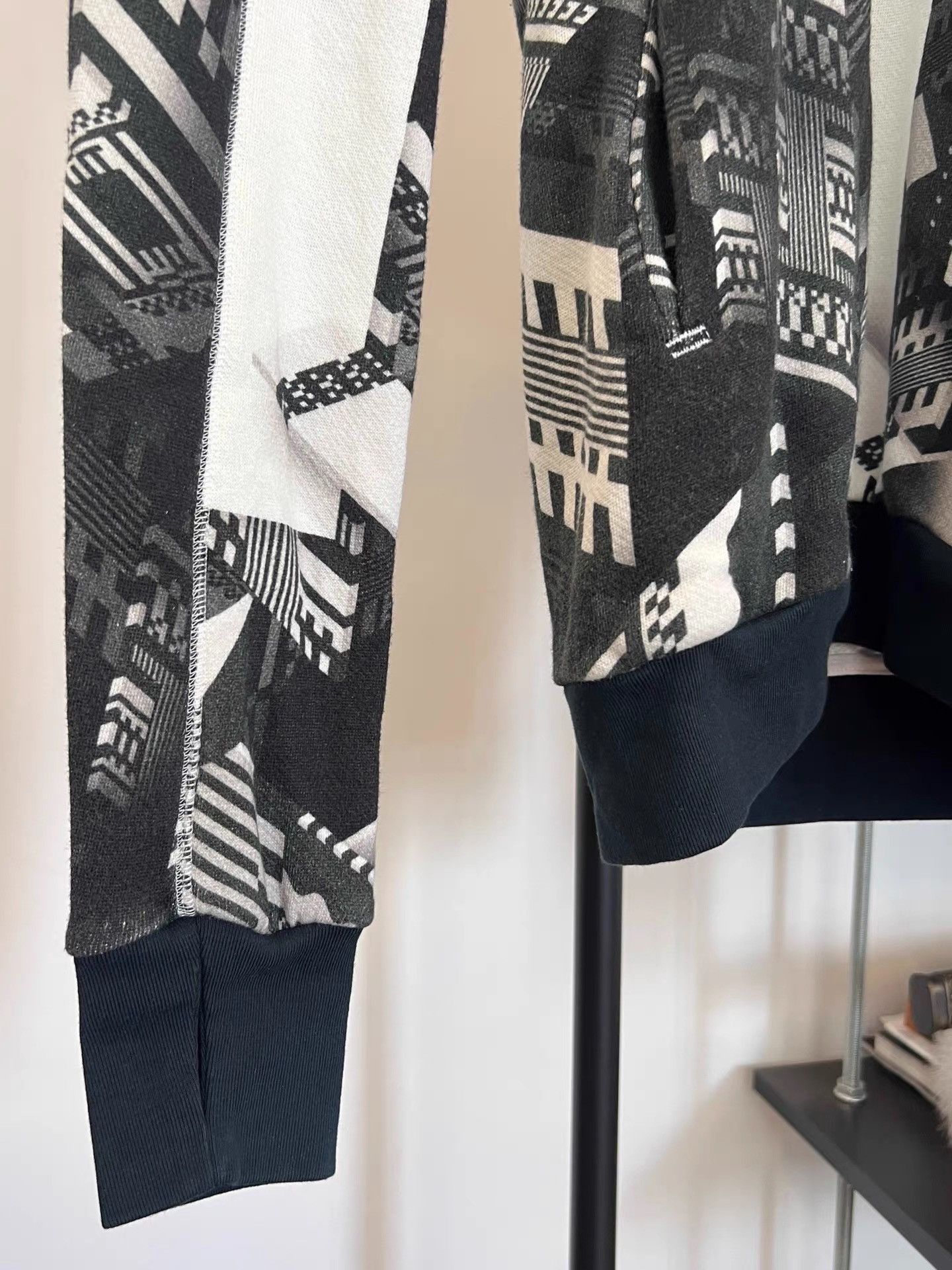 11 By Boris Bidjan Saberi 11by BBS Text Print Asymmetrical Hoodie K35 Size US S / EU 44-46 / 1 - 6 Thumbnail