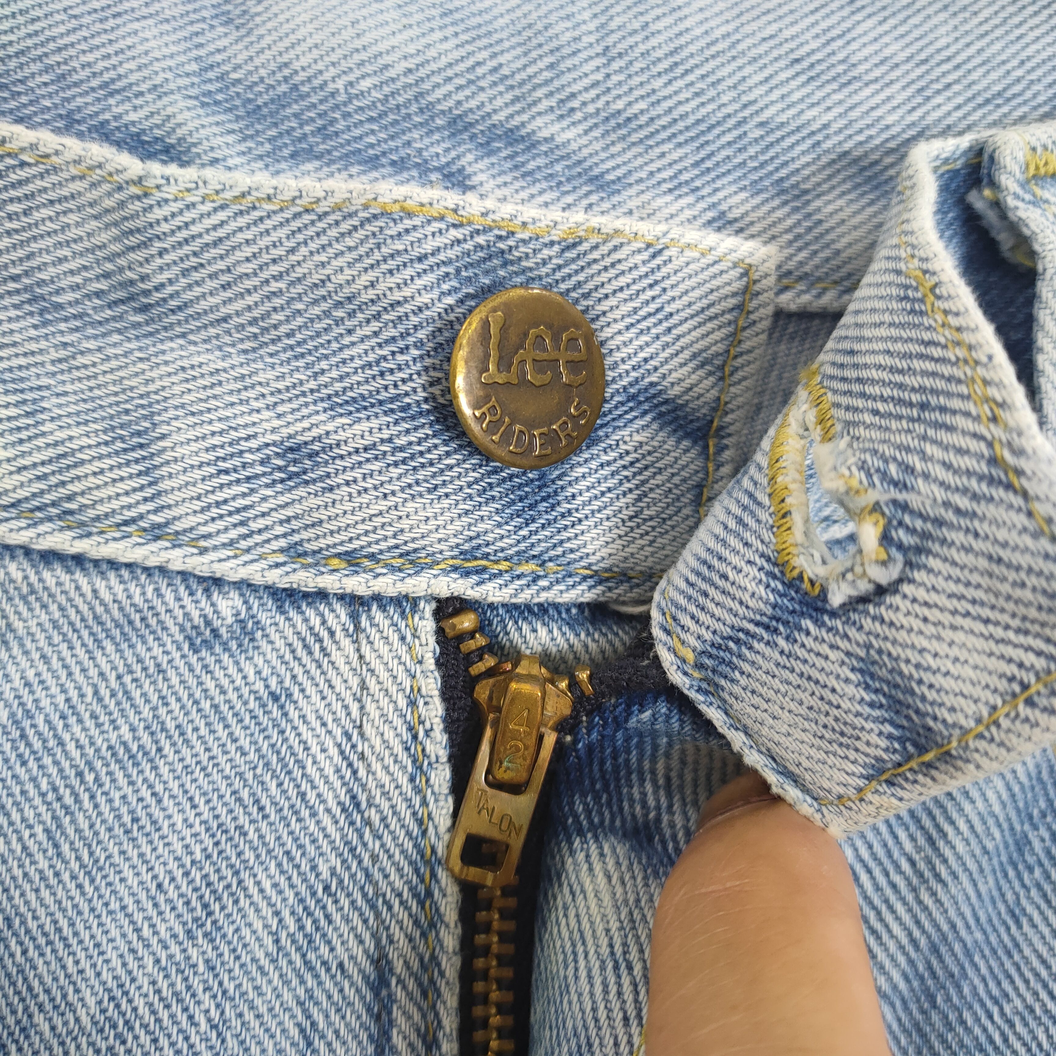 Vintage VINTAGE LEE USA LIGHT BLUE DISTRESSED JEANS PANTS Size US 32 / EU 48 - 12 Thumbnail