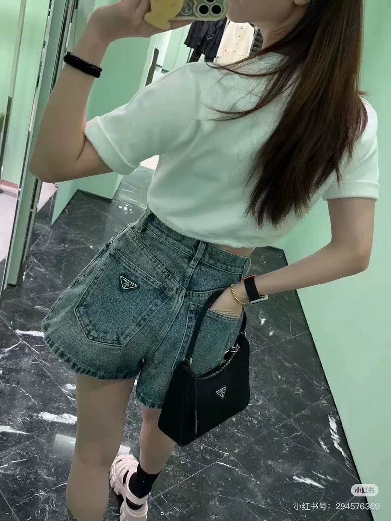 Prada Prada Classic denim shorts Size 26" / US 2 / IT 38 - 9 Thumbnail