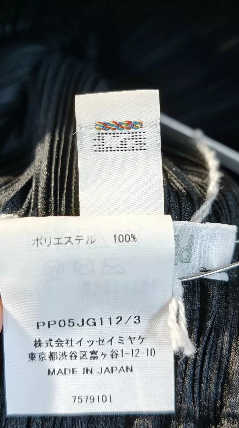 Issey Miyake Issey Miyake size:3 Black pleated skirt Size 22" - 4 Thumbnail