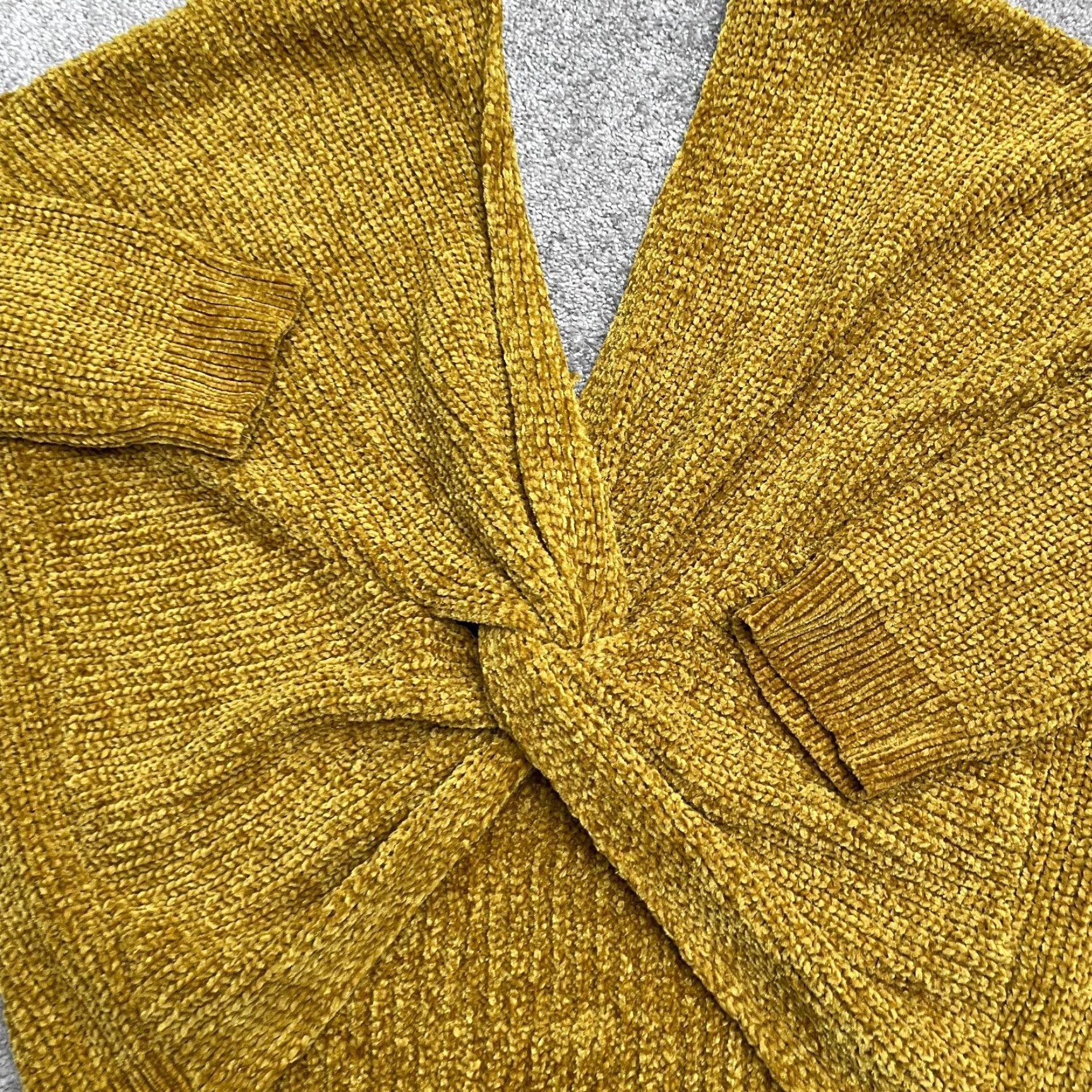 Forever 21 FOREVER 21 Twisted Pullover Sweater Womens Large Mustard Chunky Knit V-Neck Size L / US 10 / IT 46 - 3 Thumbnail